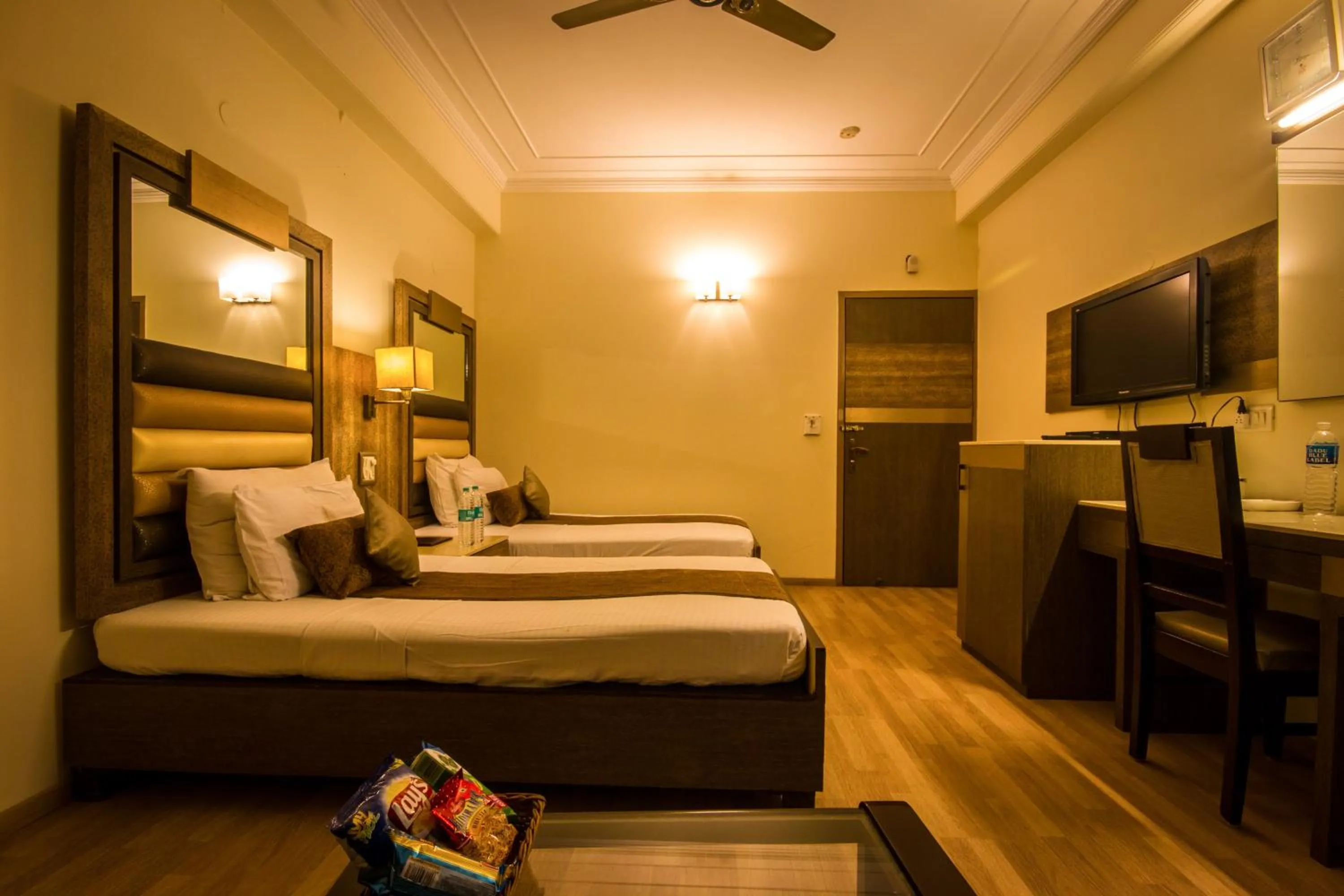 Bed in The Suncourt Hotel Yatri