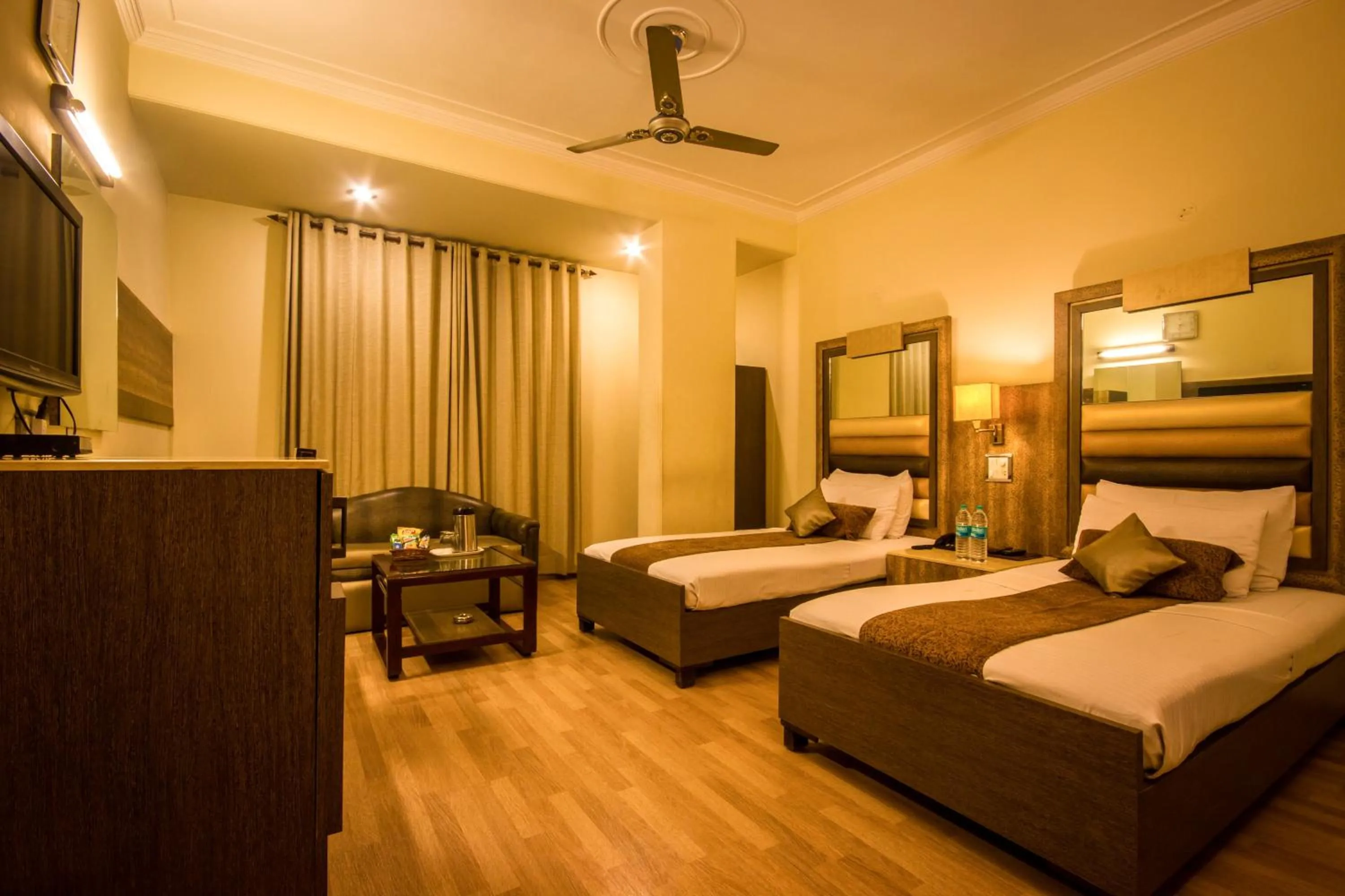 Bed in The Suncourt Hotel Yatri