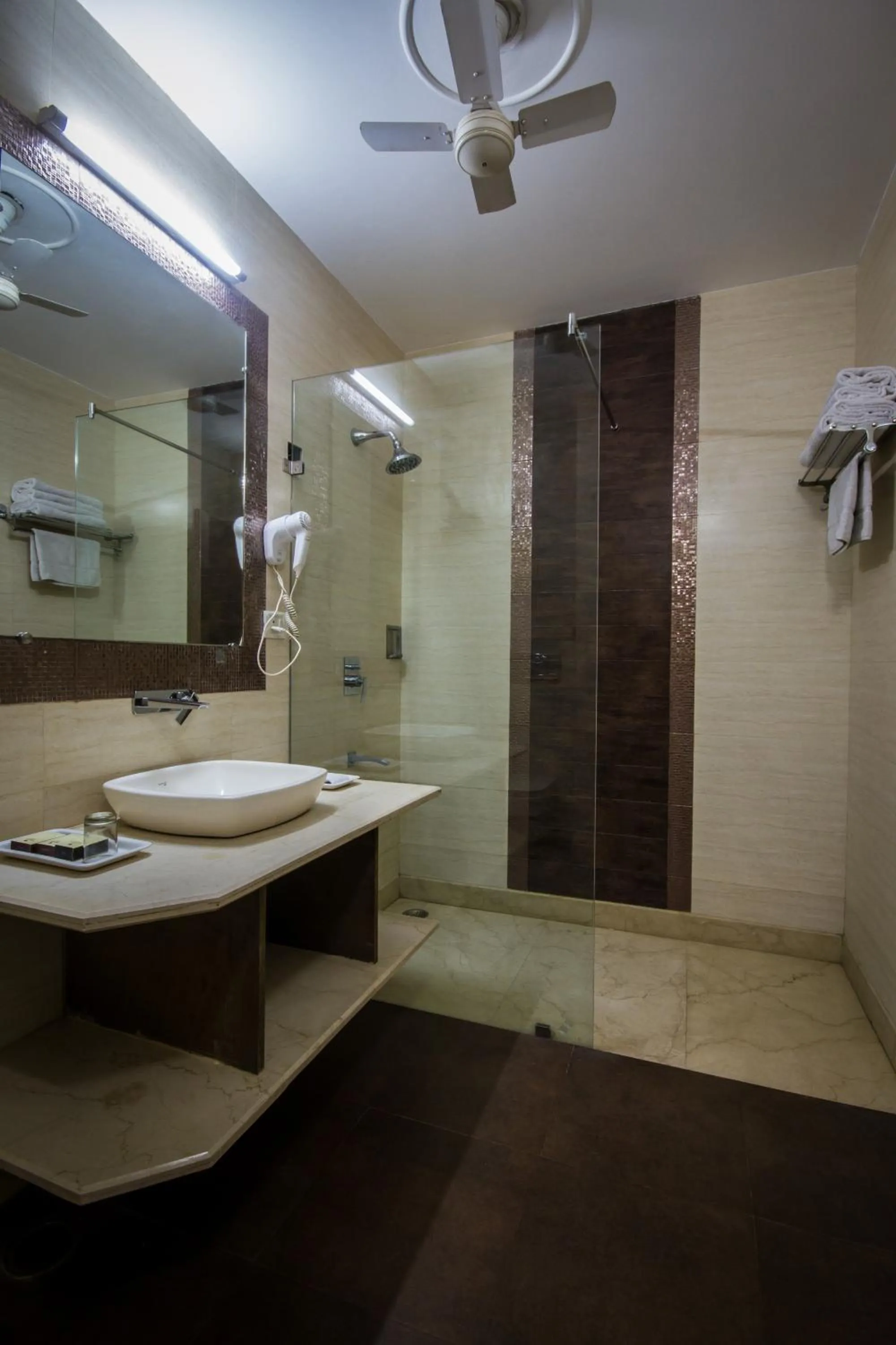 Shower in The Suncourt Hotel Yatri