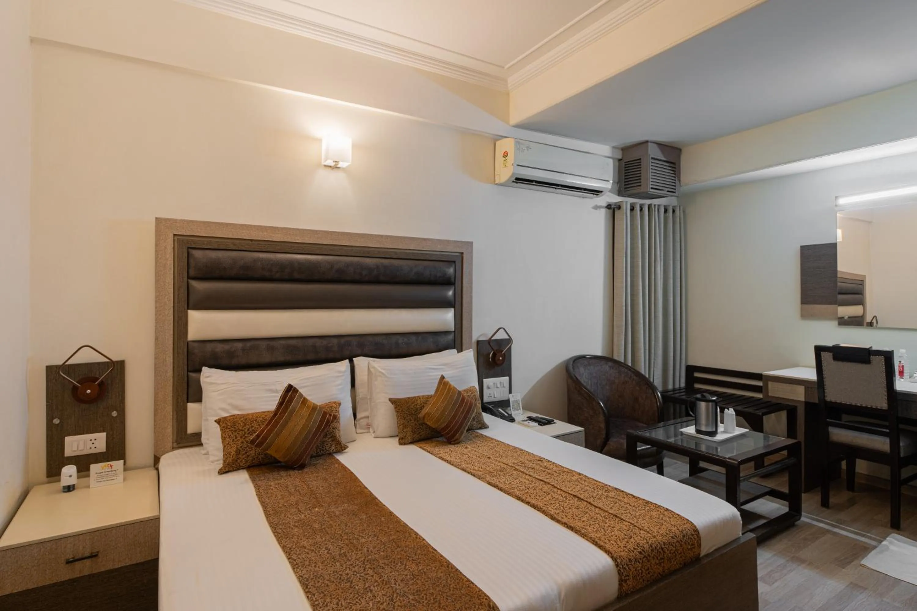 Bedroom, Bed in The Suncourt Hotel Yatri