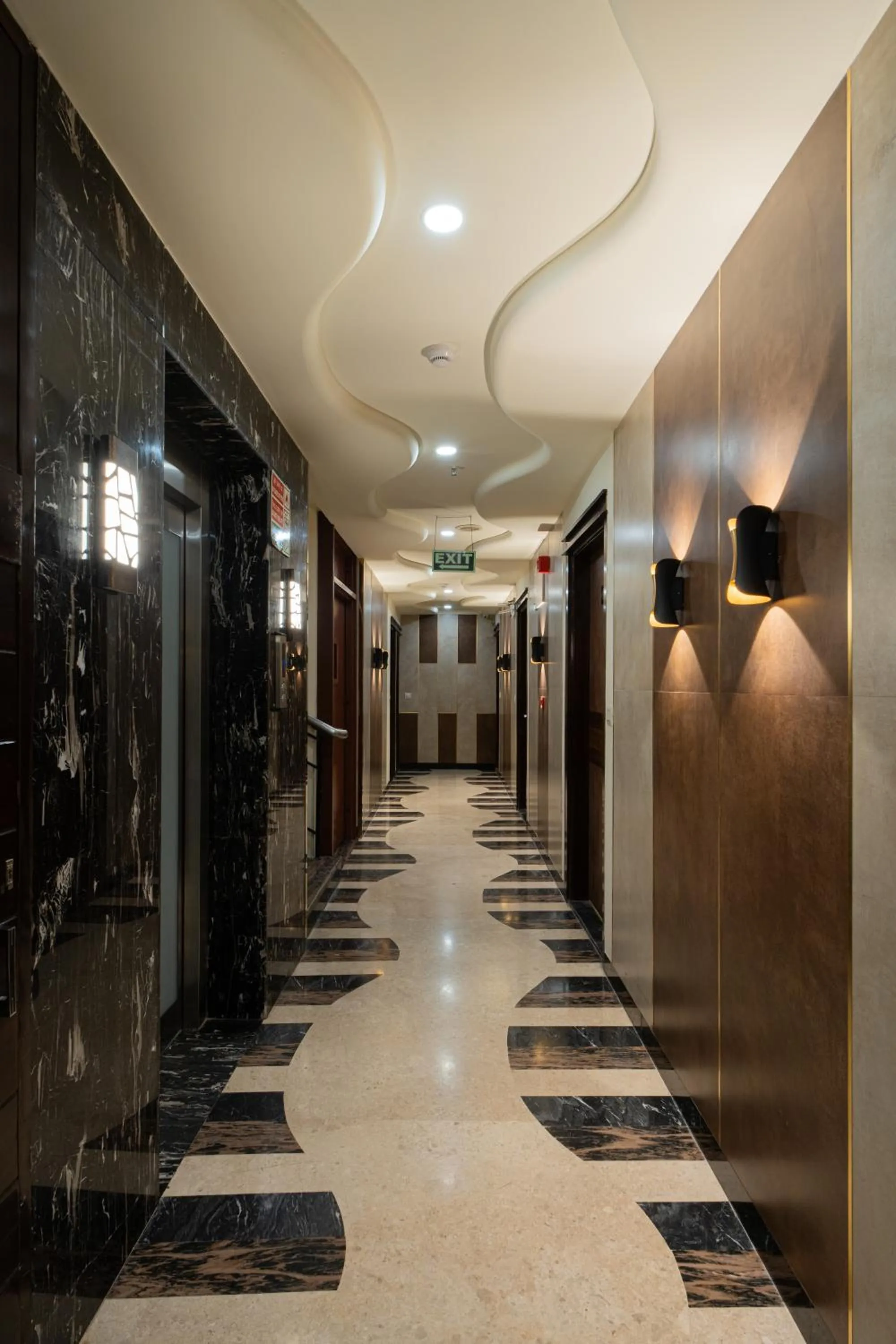 Lobby or reception in The Suncourt Hotel Yatri