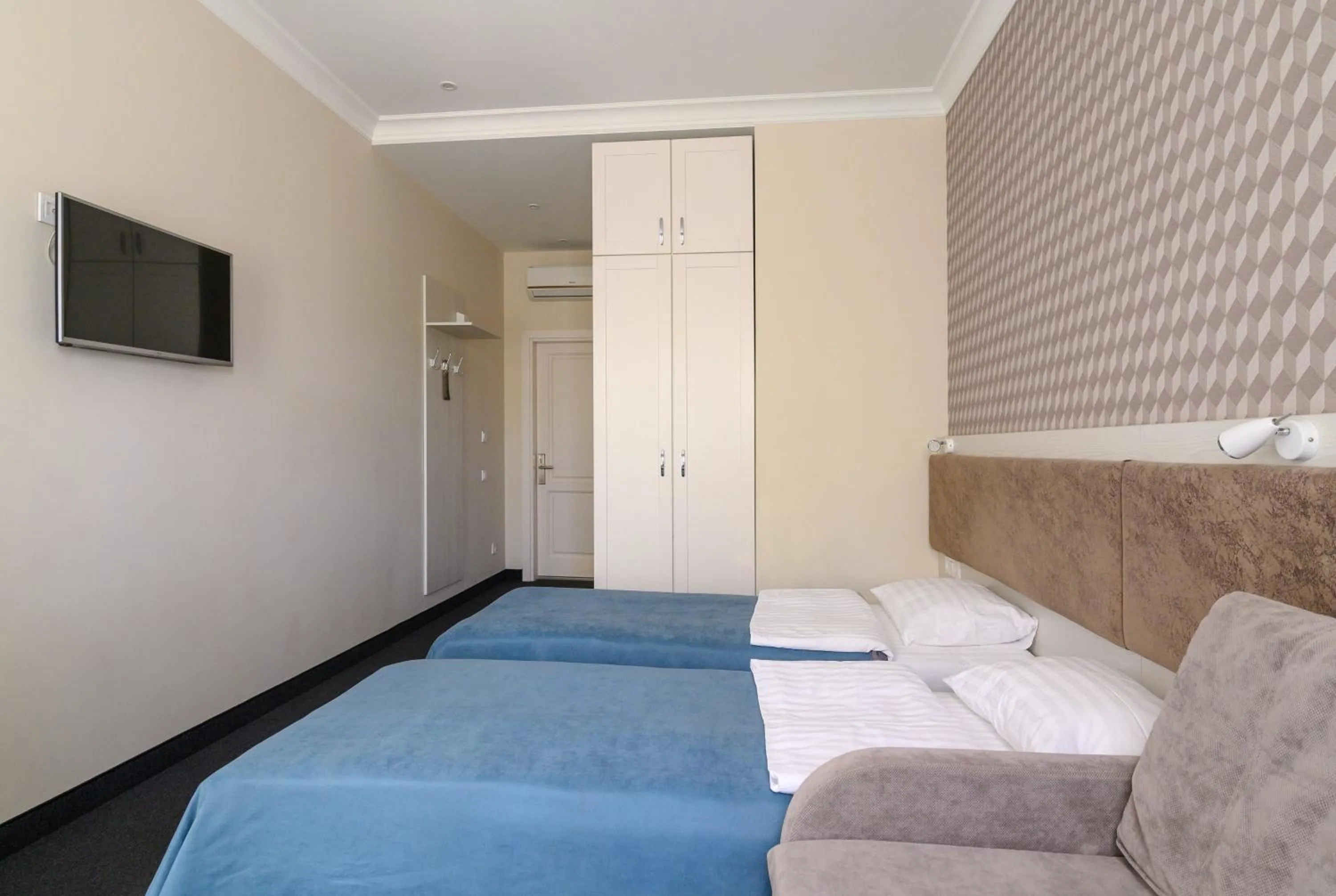 TV and multimedia, Bed in Voyage