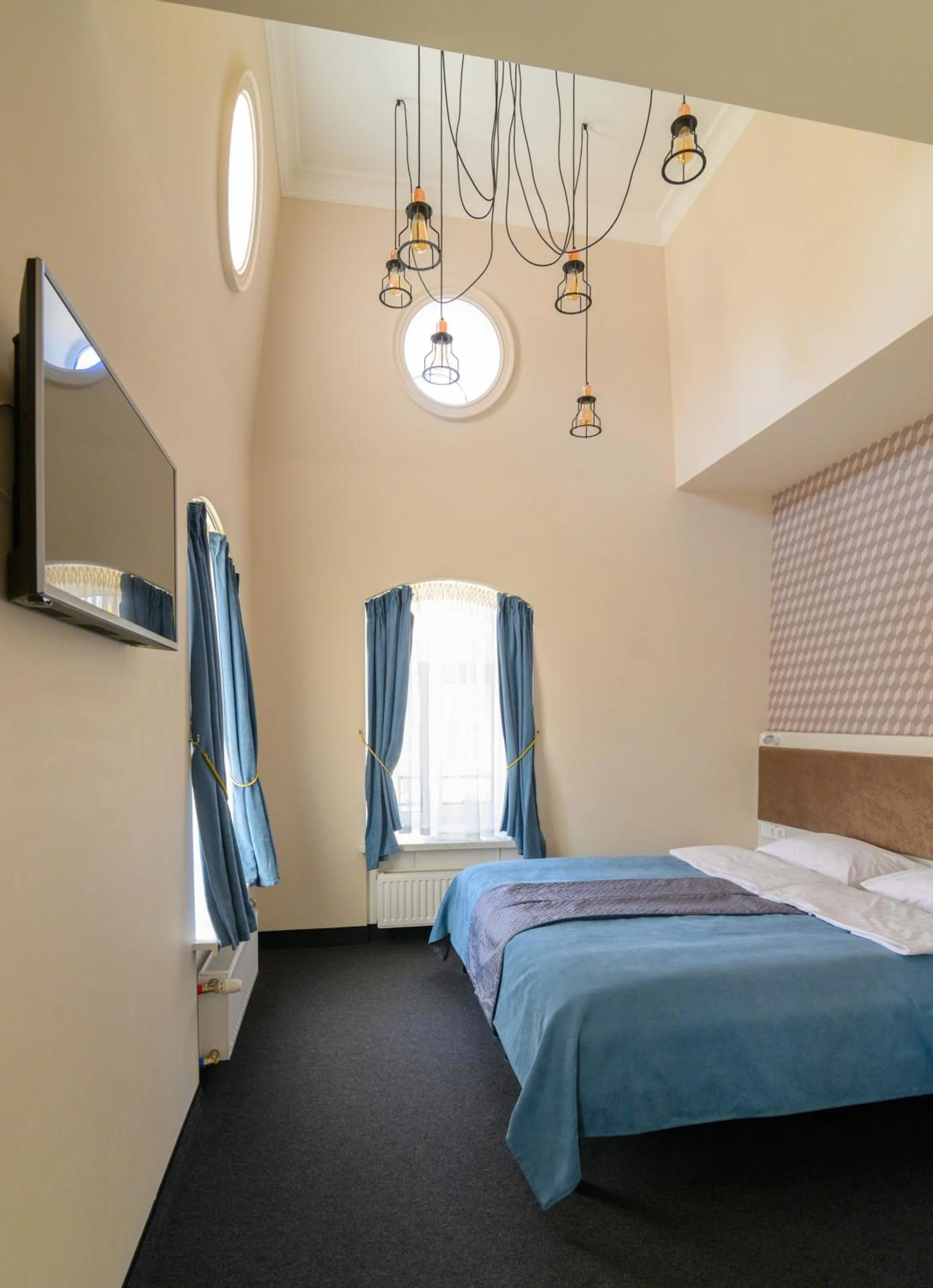 Photo of the whole room, Bed in Voyage