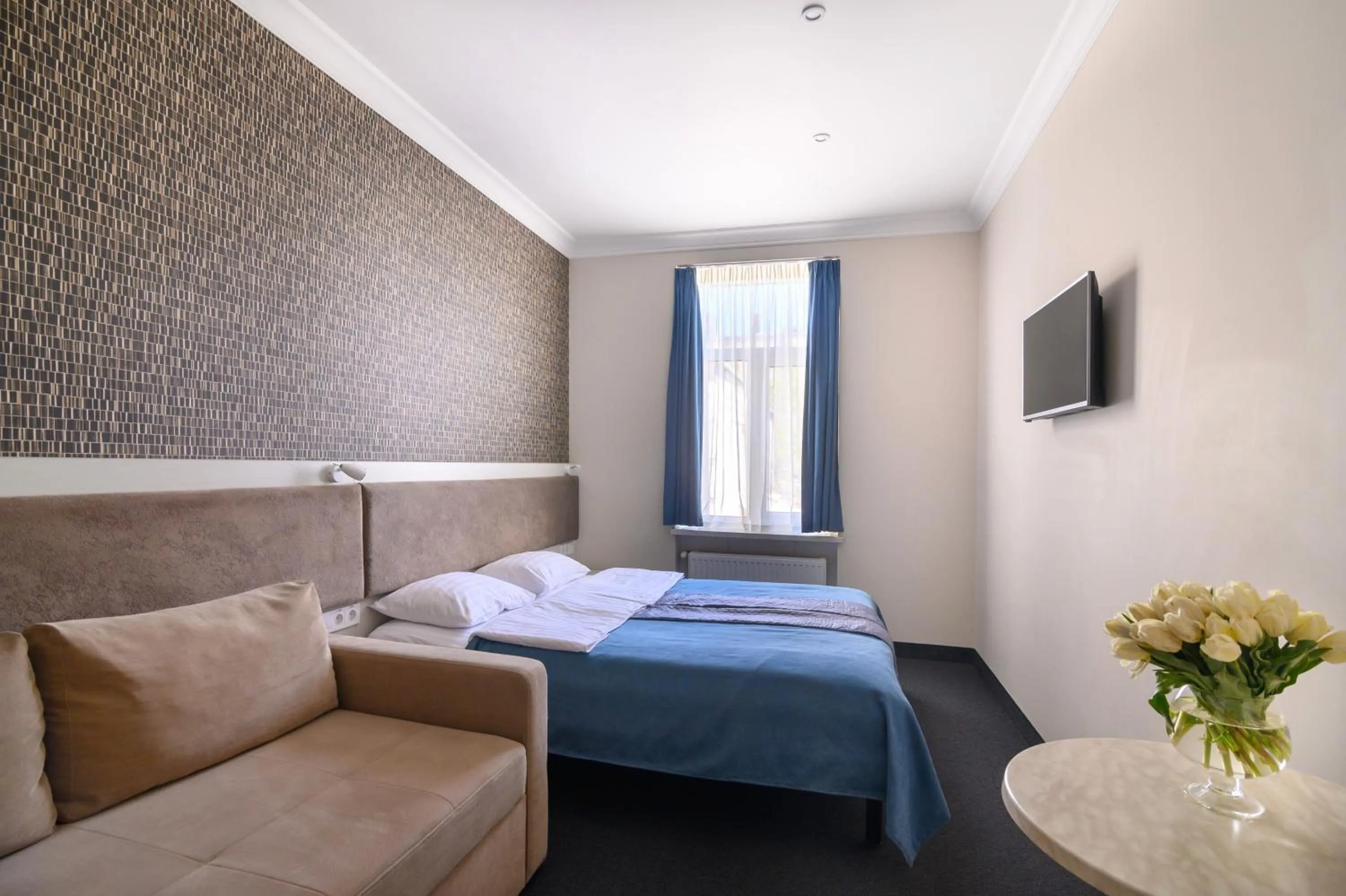 Photo of the whole room, Bed in Voyage