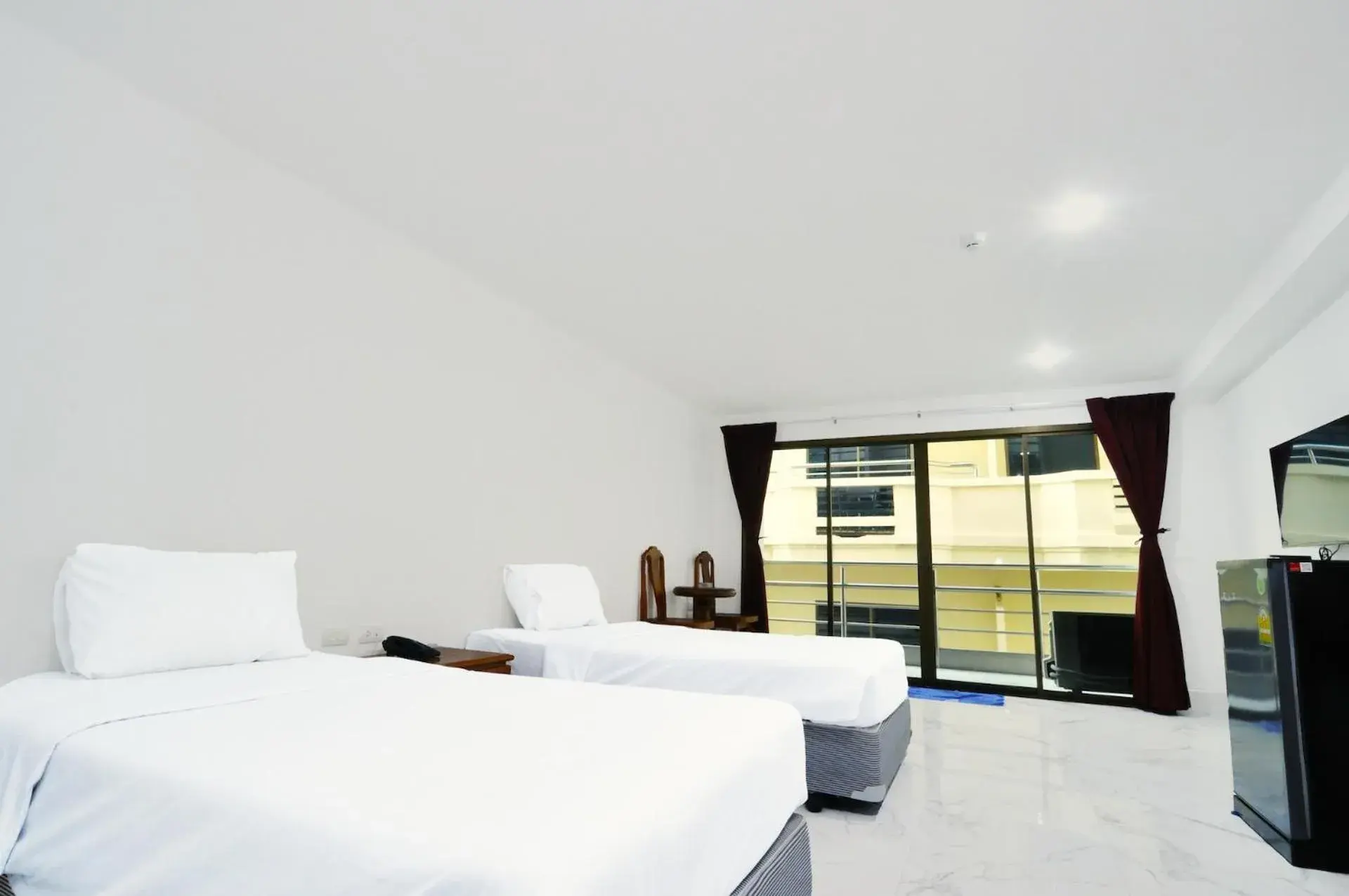 Deluxe Twin Room in Highfive Hotel Pattaya Deluxe Twin Room in Highfive Hotel Pattaya
