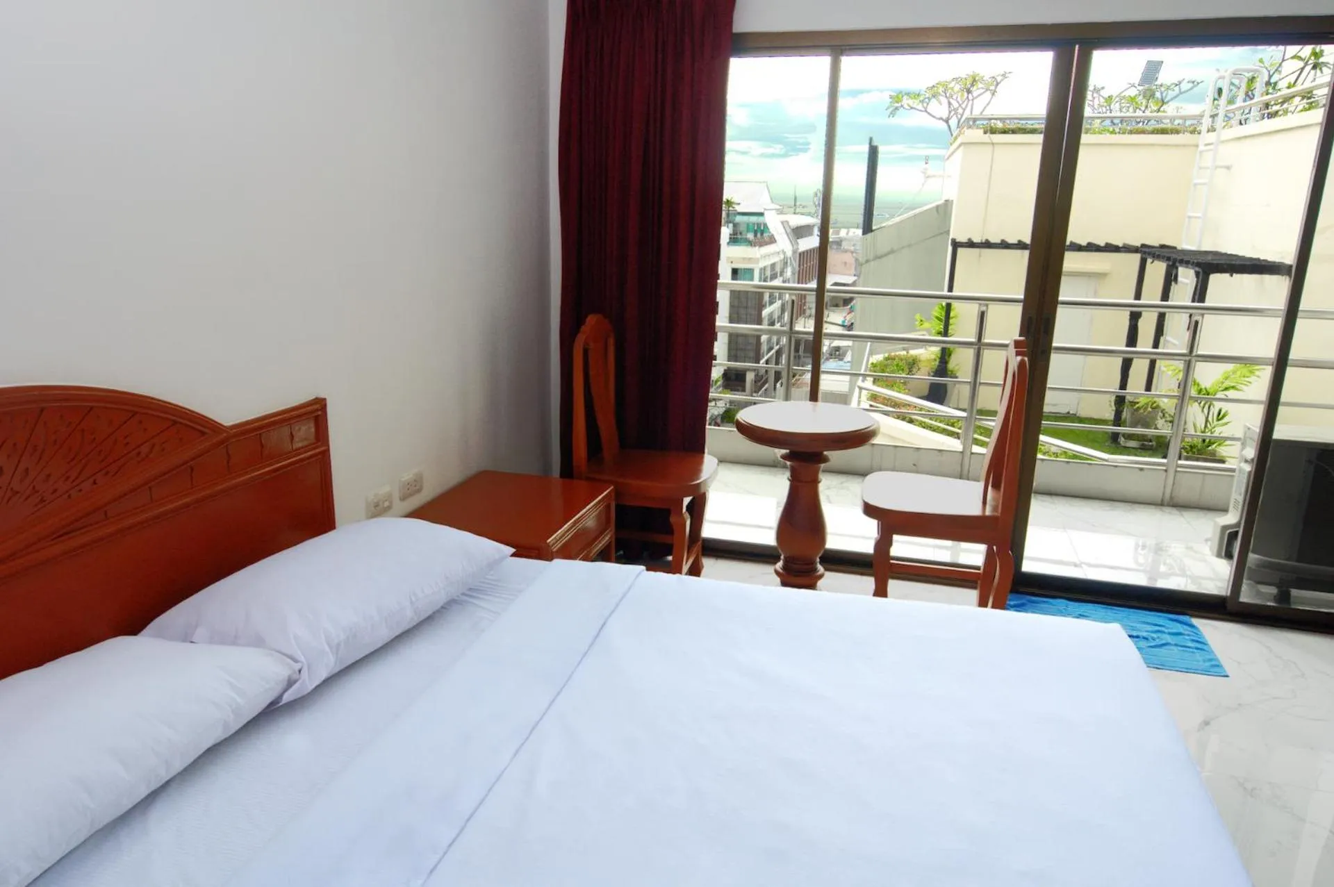 Bed in Highfive Hotel Pattaya