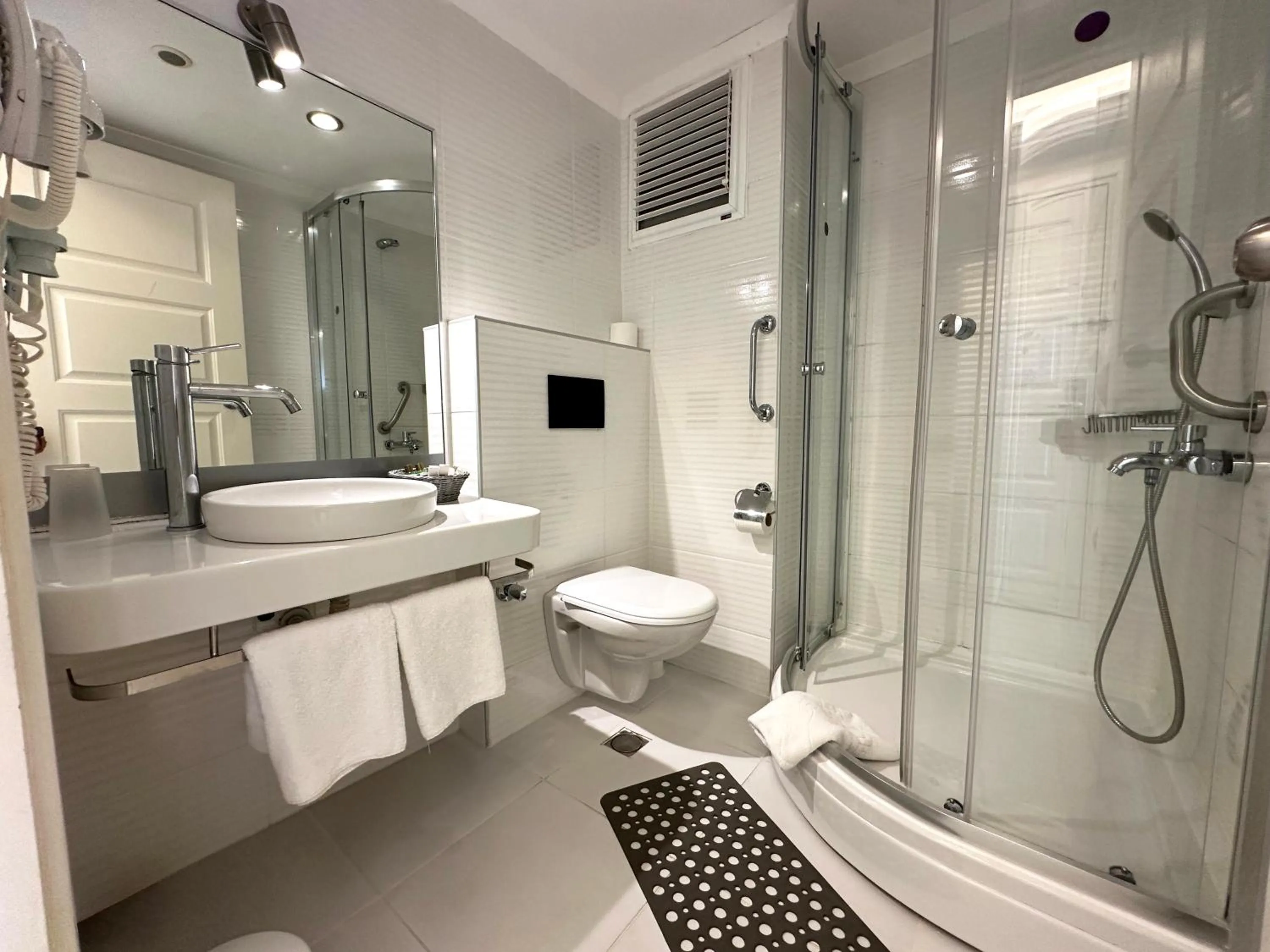 Shower in Savk Hotel