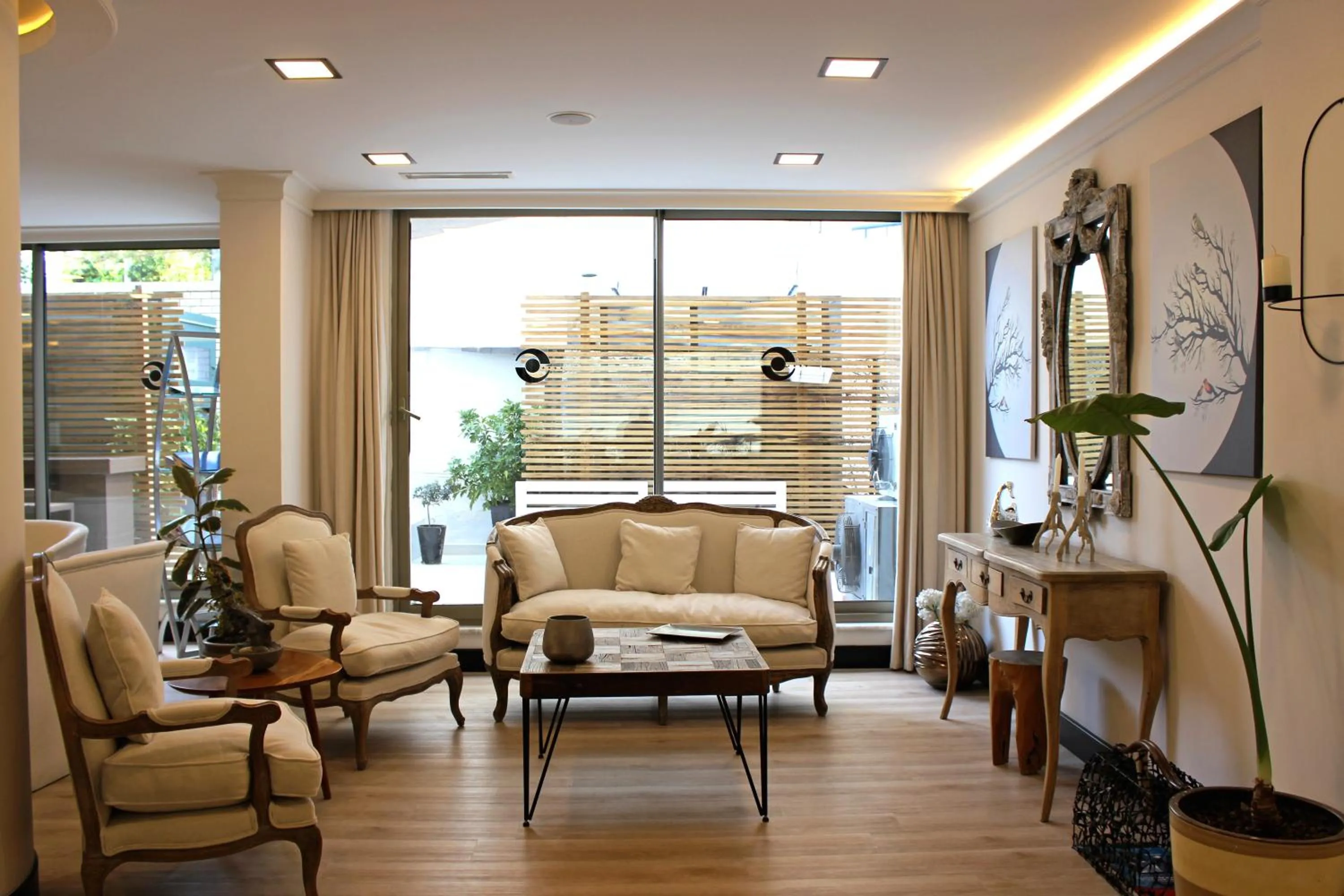 Lobby or reception in Savk Hotel