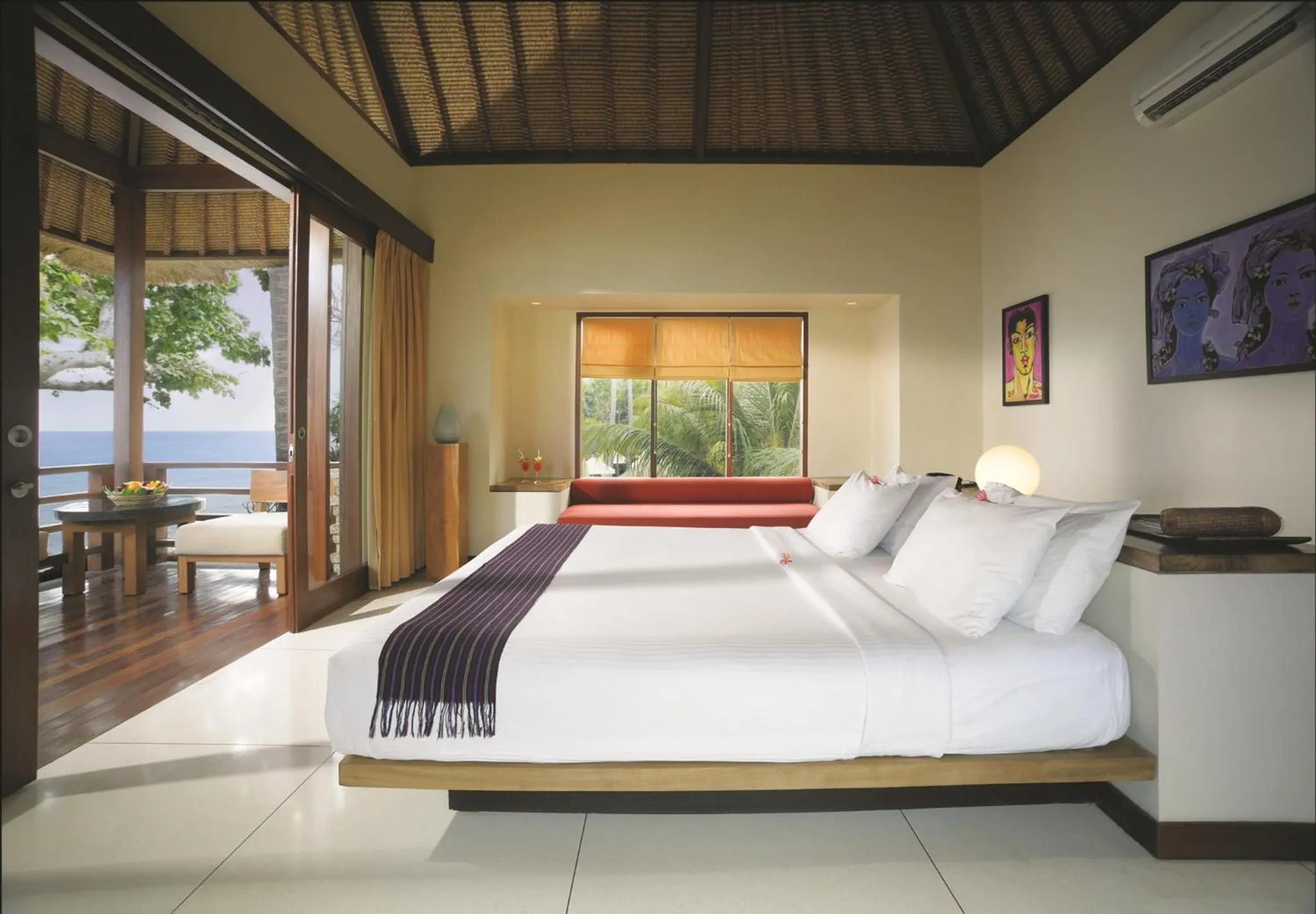 Bed in Qunci Villas Resort