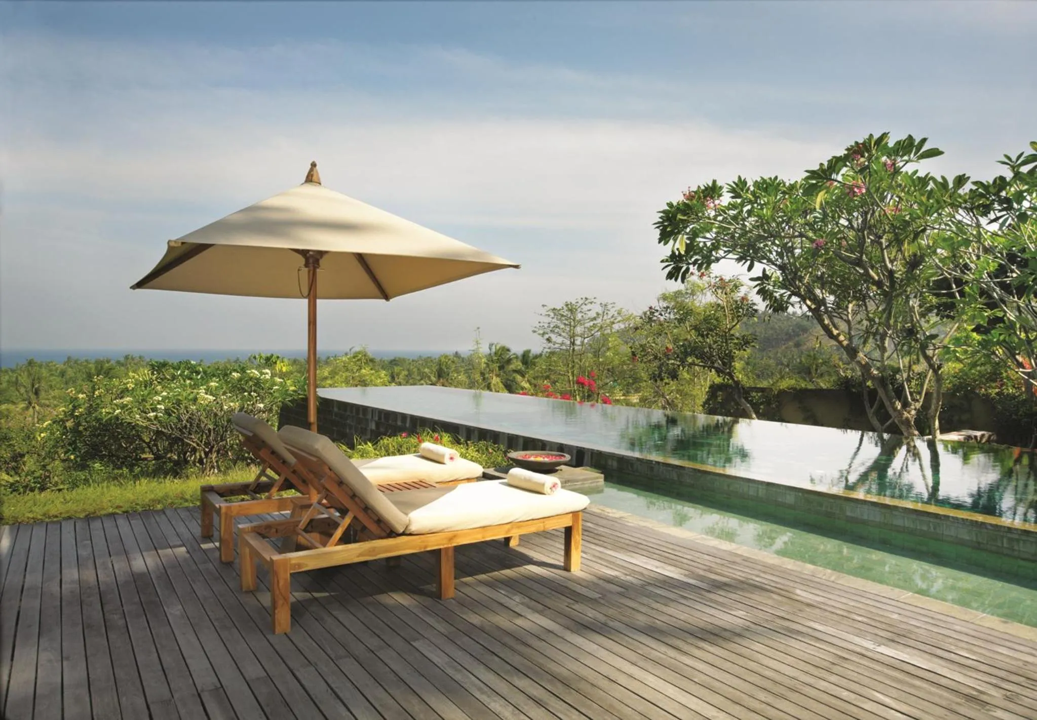 Swimming pool in Qunci Villas Resort