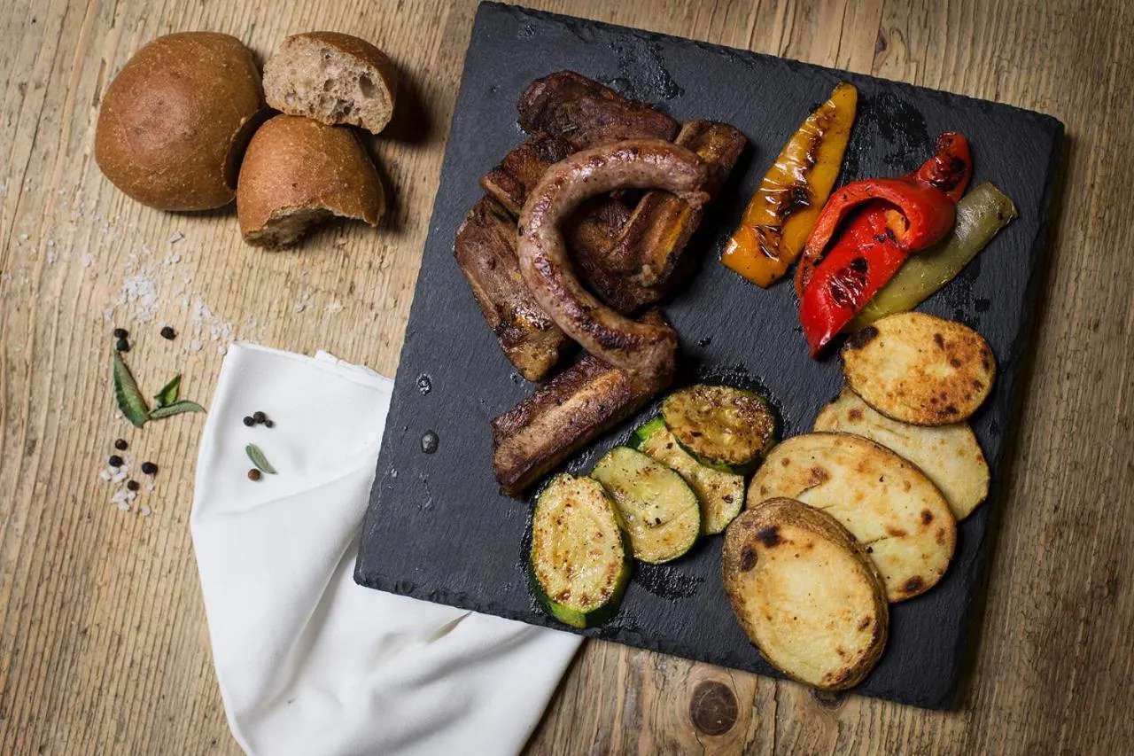 Restaurant/places to eat in Hotel Piuro