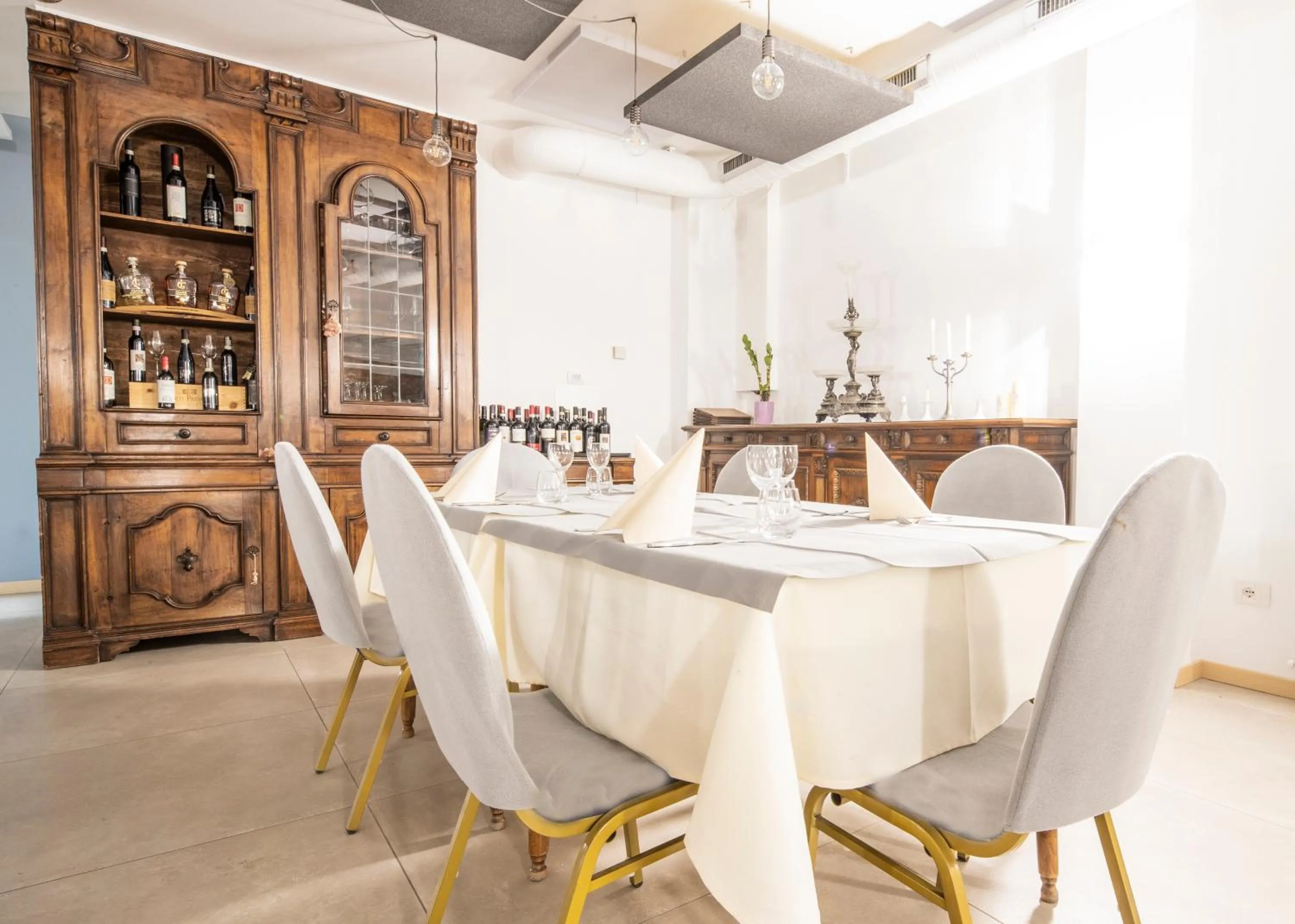 Restaurant/places to eat in Hotel Piuro