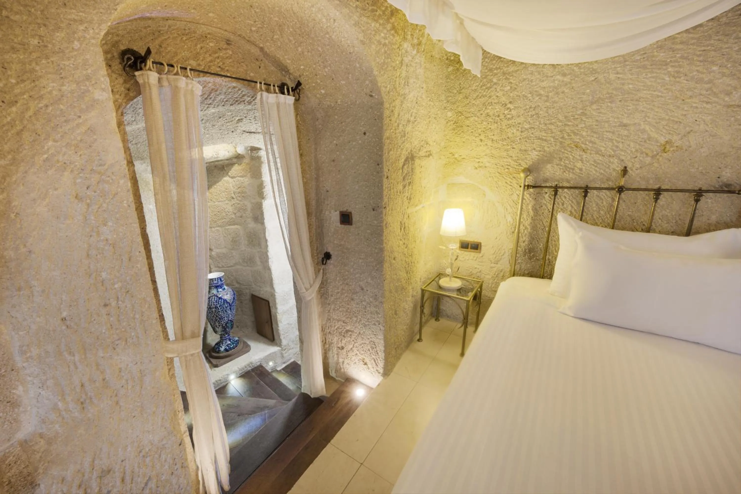 Photo of the whole room, Bed in Tafoni Houses Cave Hotel