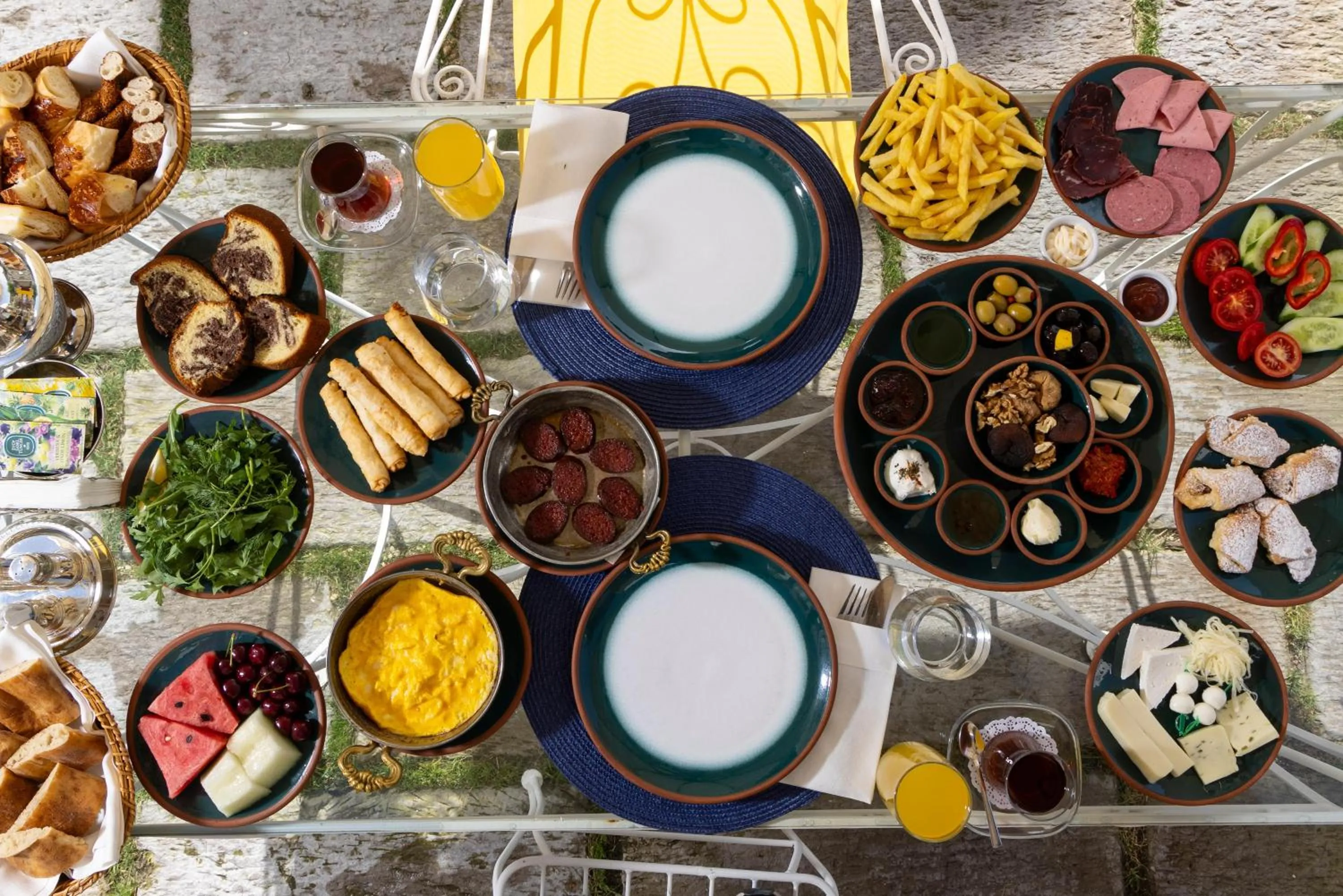 Restaurant/places to eat in Tafoni Houses Cave Hotel