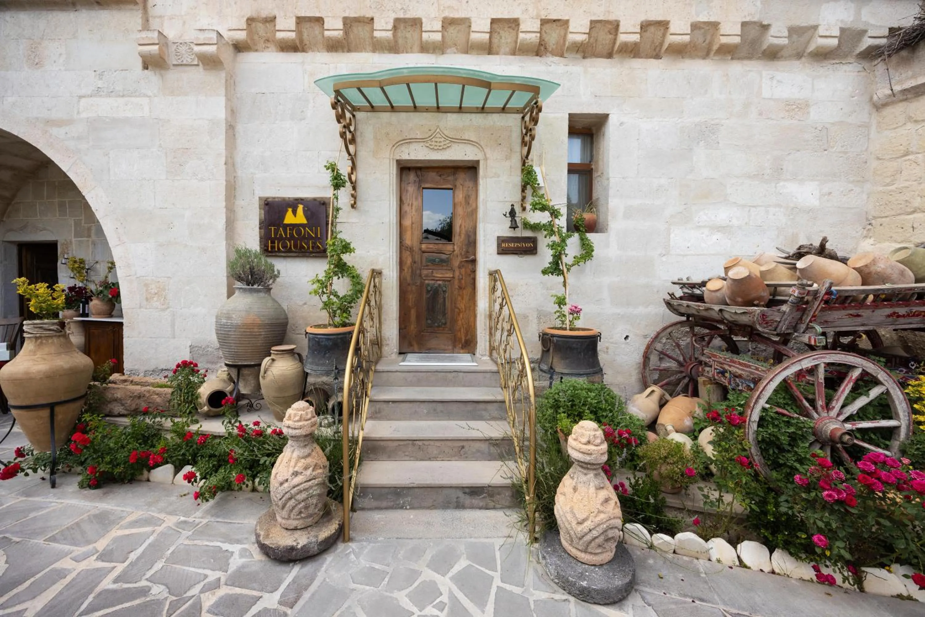 Garden in Tafoni Houses Cave Hotel