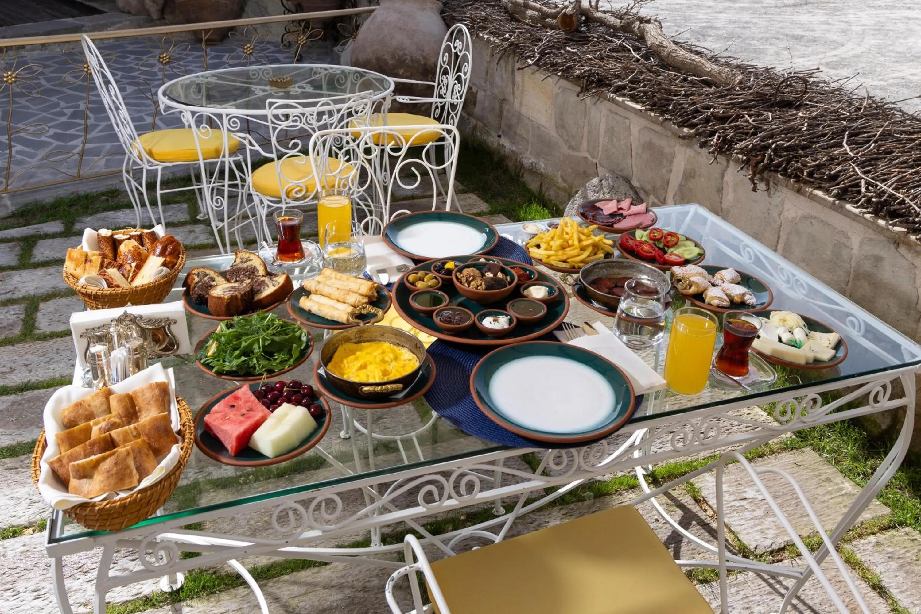 Restaurant/places to eat in Tafoni Houses Cave Hotel