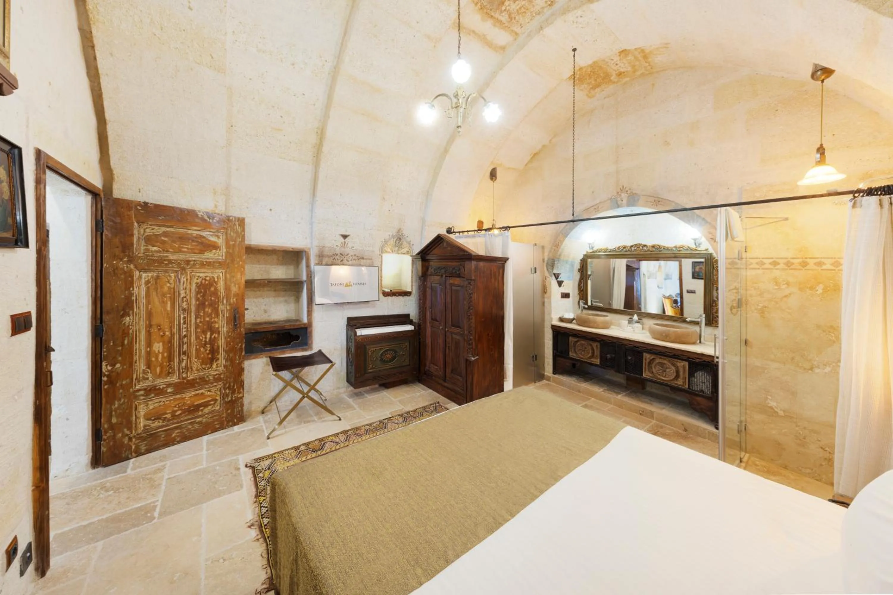 Bedroom, Bed in Tafoni Houses Cave Hotel