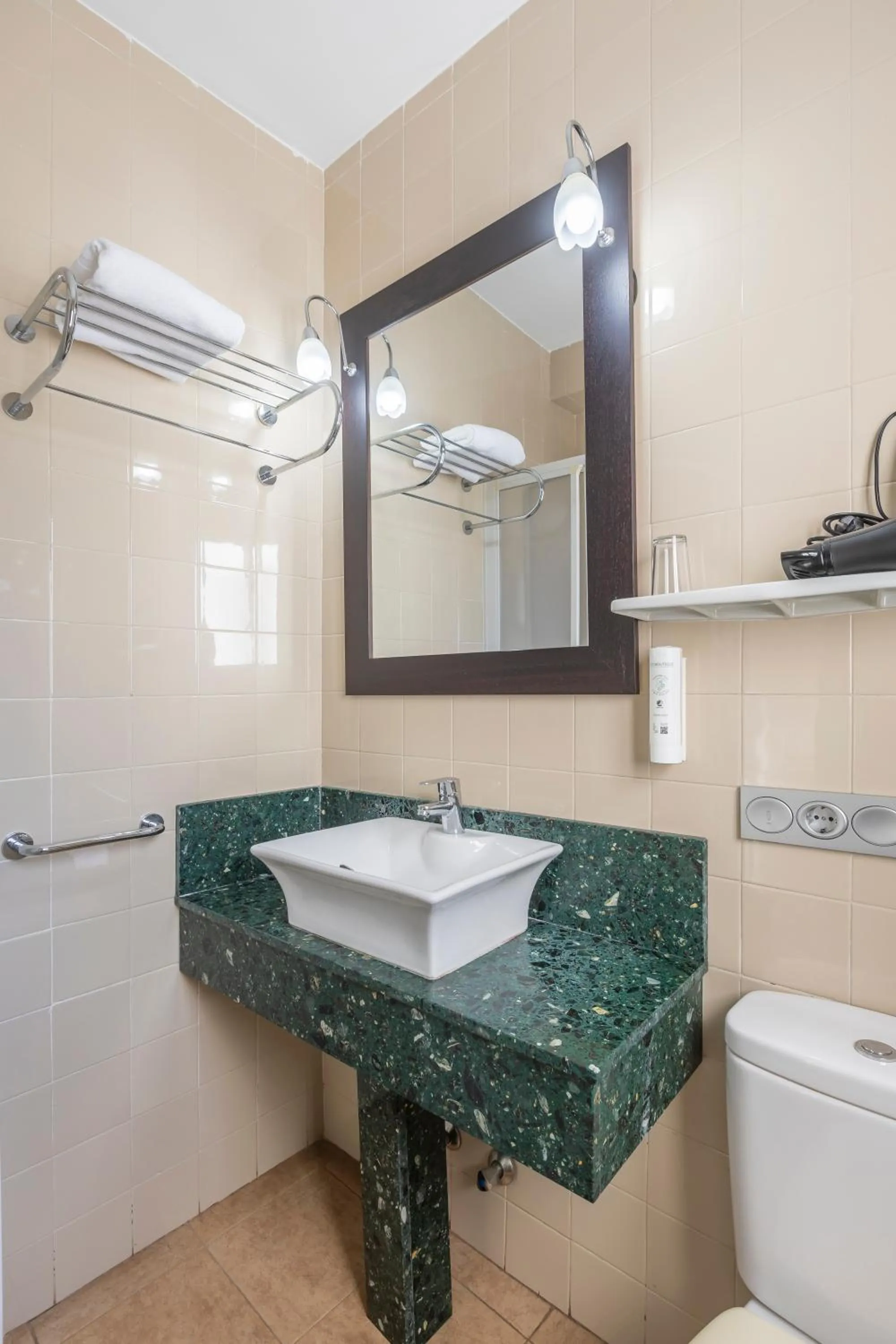 Bathroom in Itaca Colón by Soho Boutique