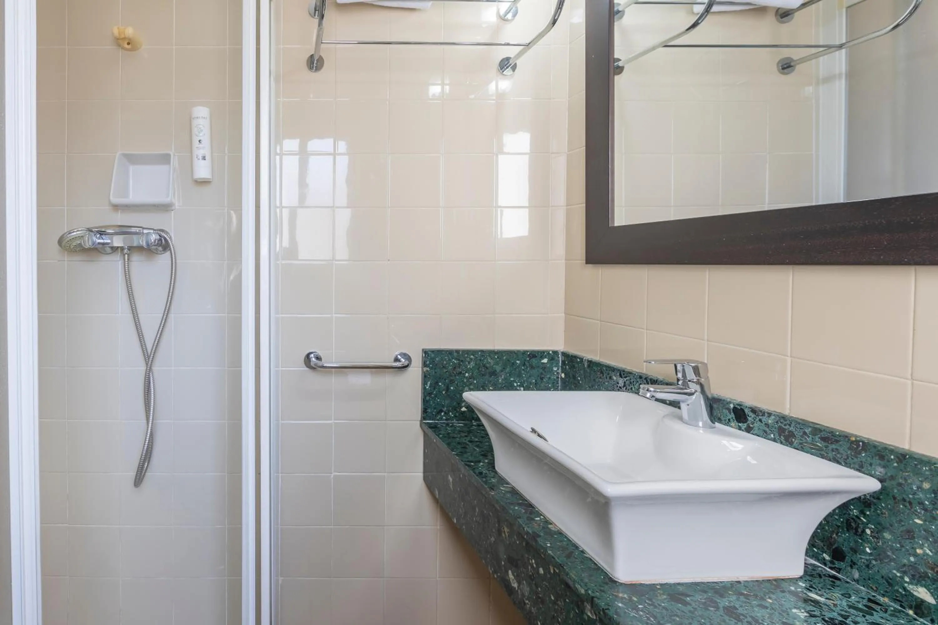 Bathroom in Itaca Colón by Soho Boutique