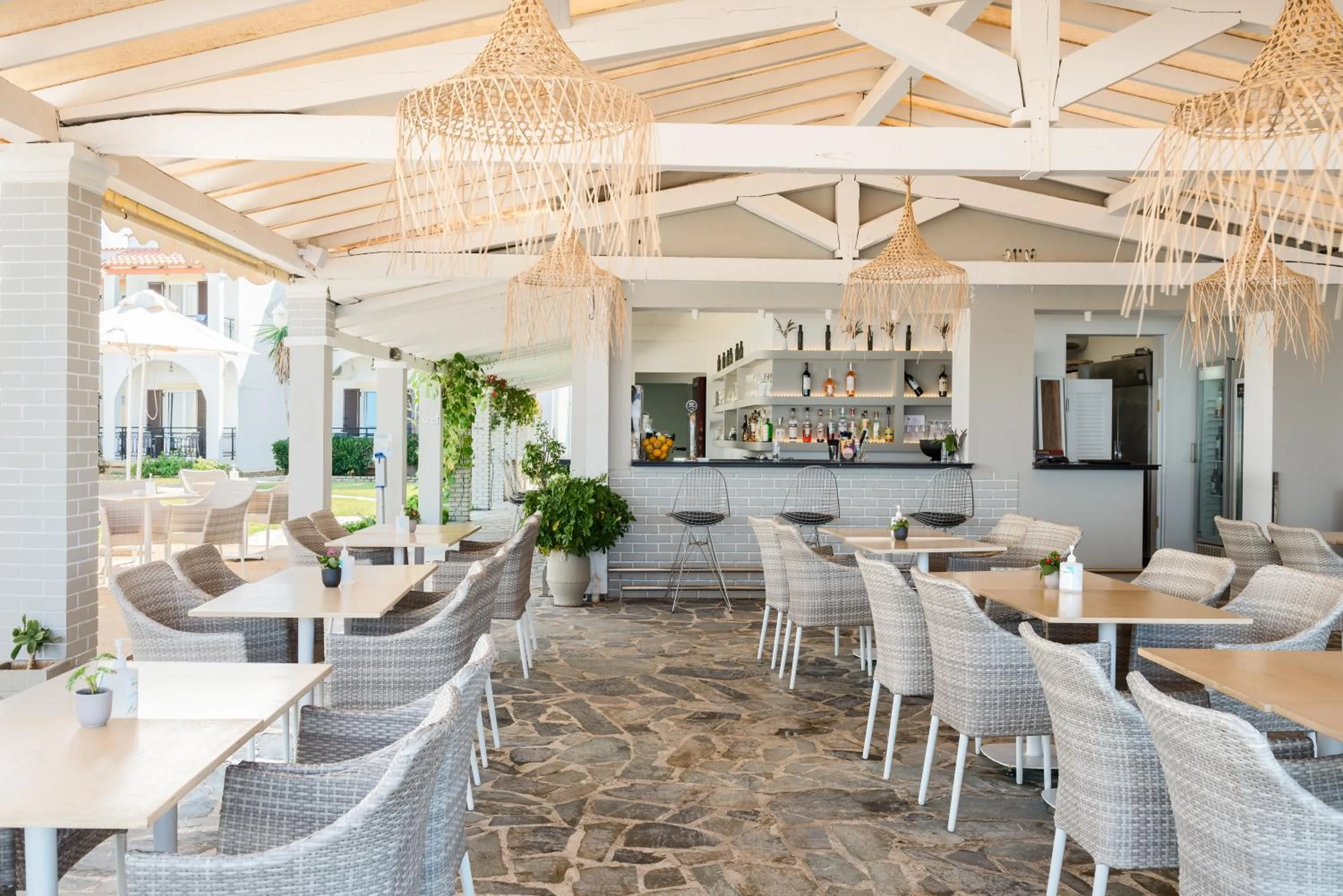 Restaurant/places to eat in Filorian Hotel Apartments