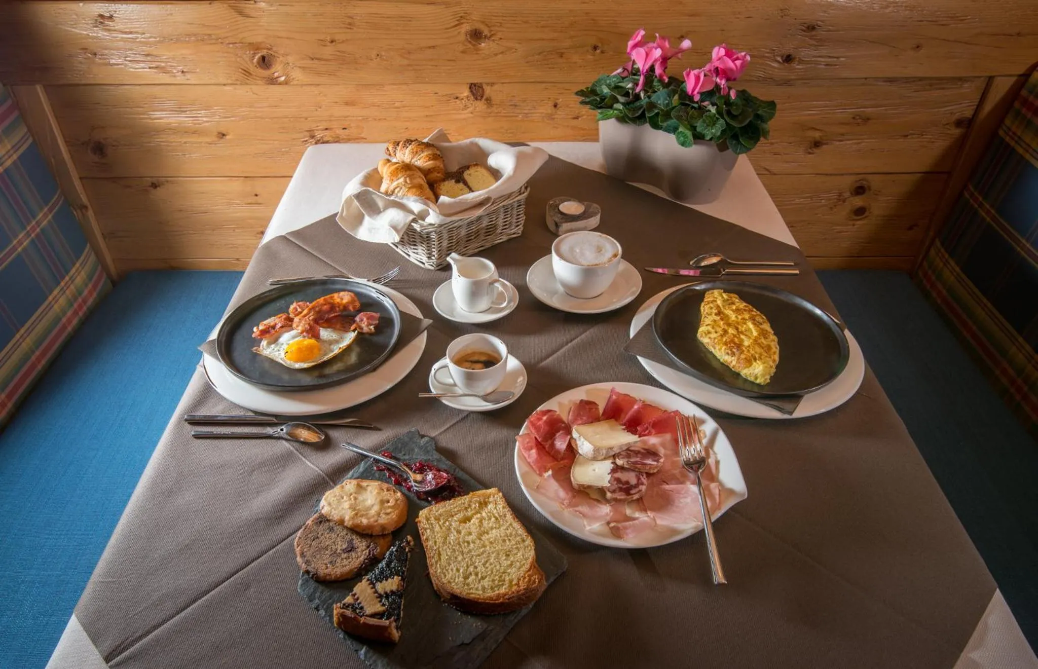 Breakfast in Sport Hotel Alpina