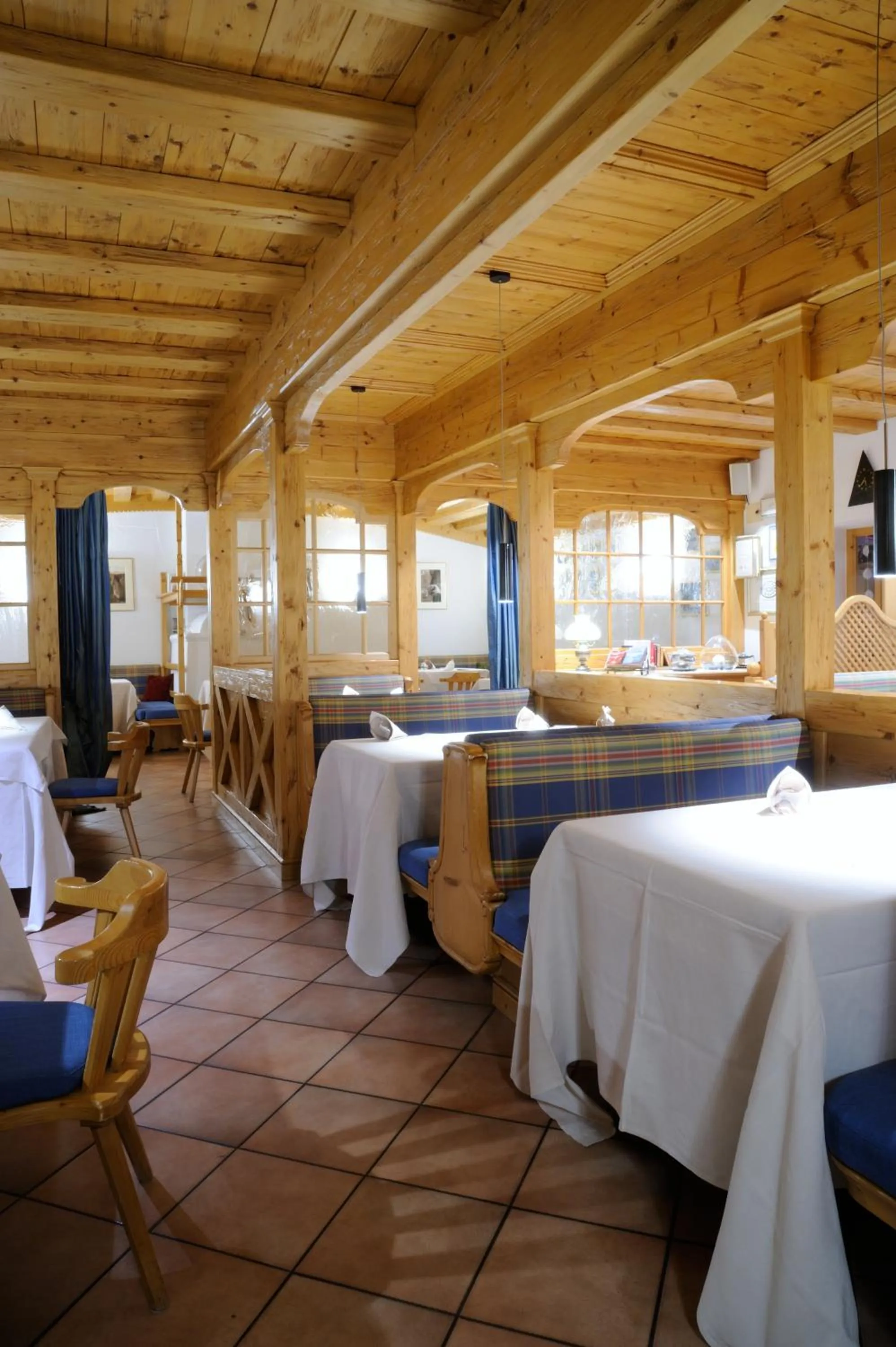Restaurant/places to eat in Sport Hotel Alpina