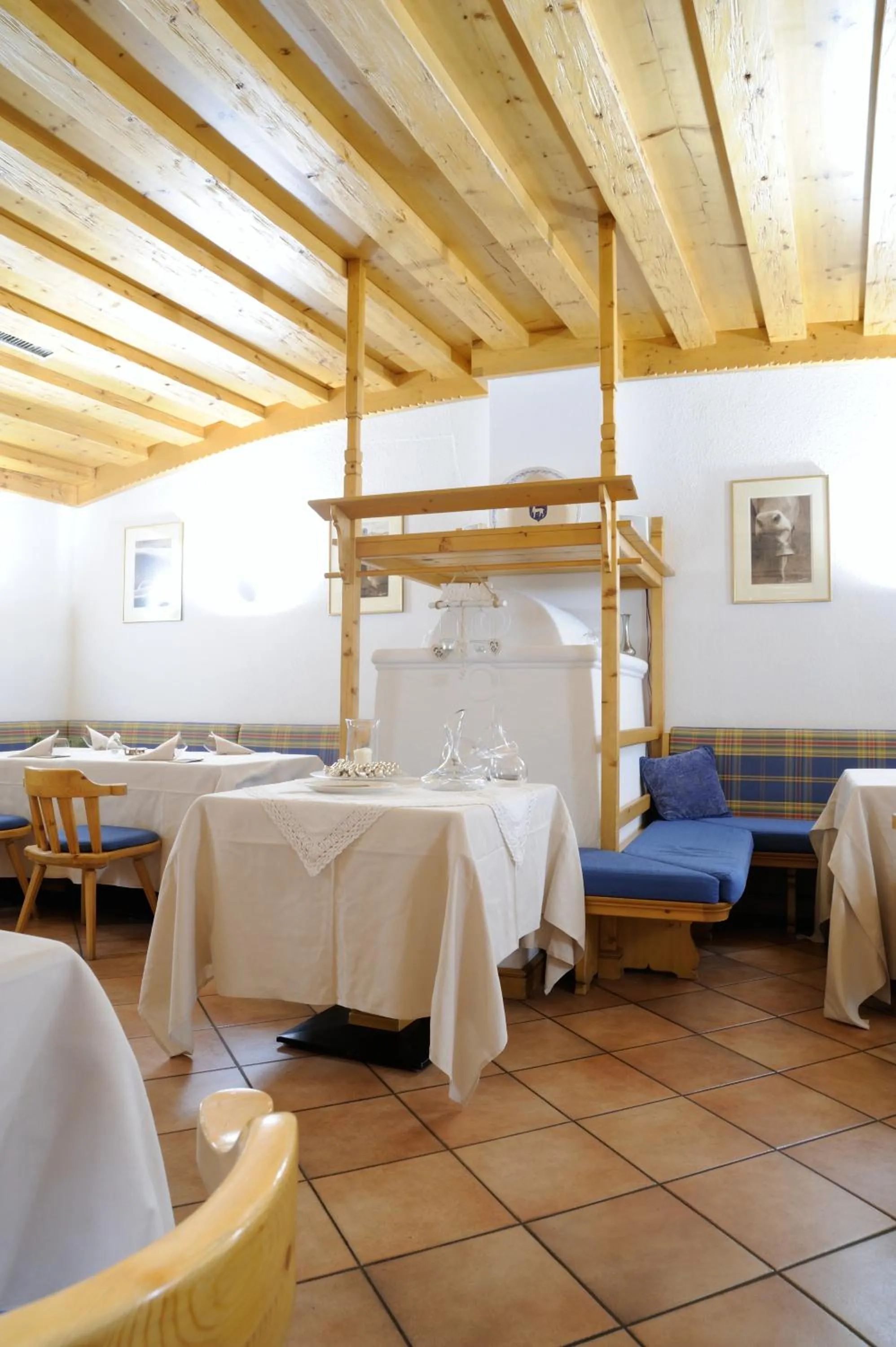 Restaurant/places to eat, Bed in Sport Hotel Alpina