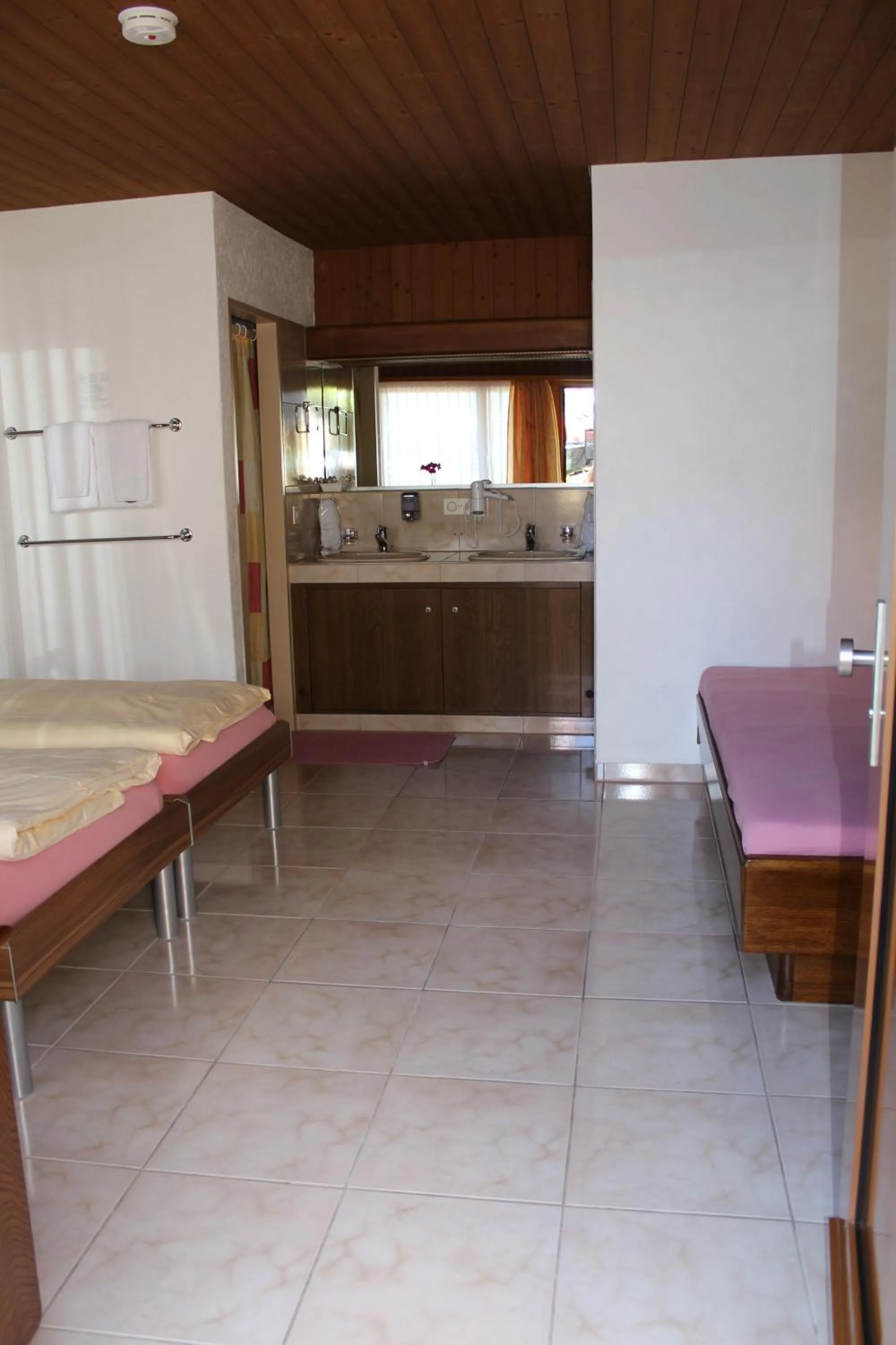 Bed in Hotel Glärnisch Hof