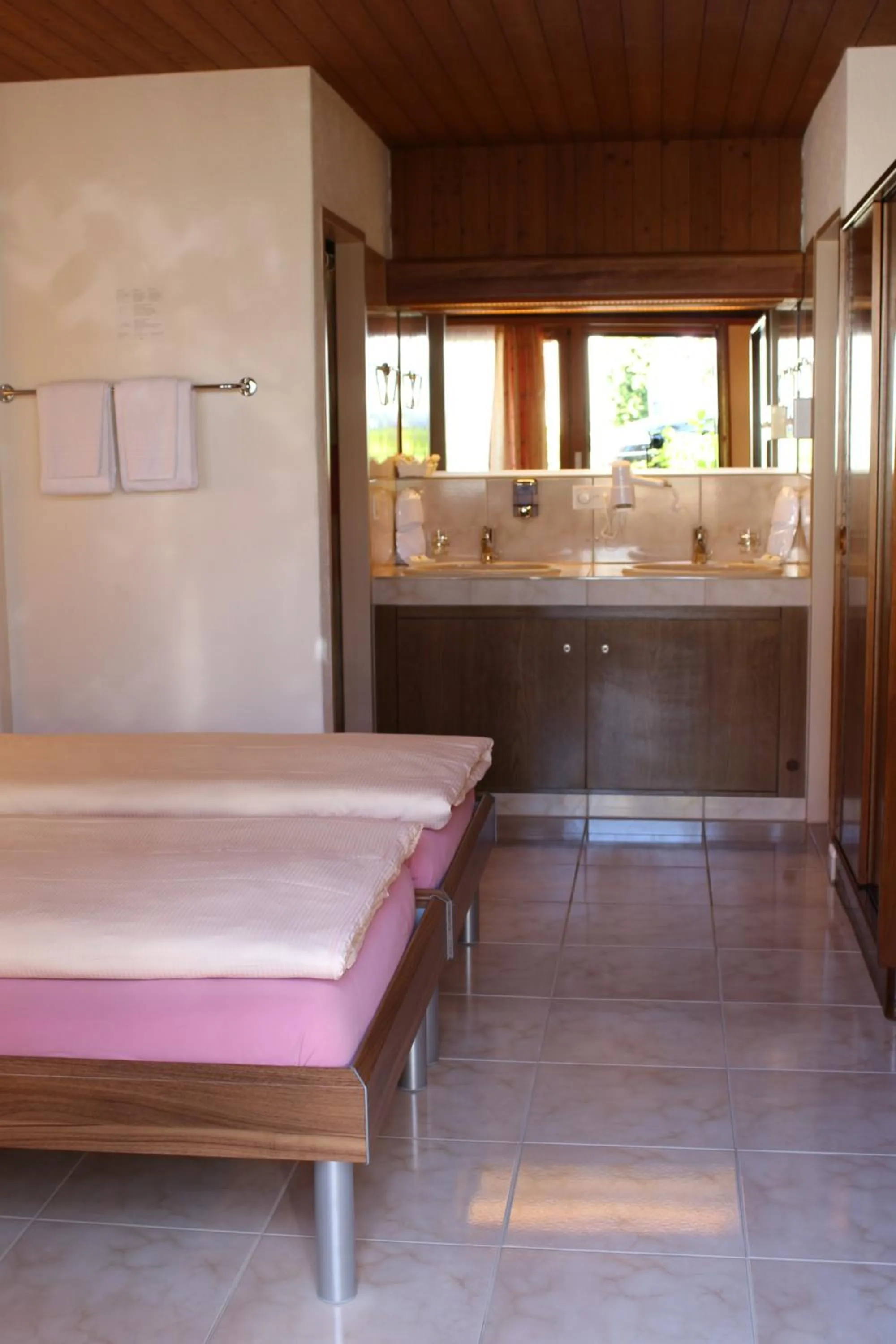 Bed in Hotel Glärnisch Hof