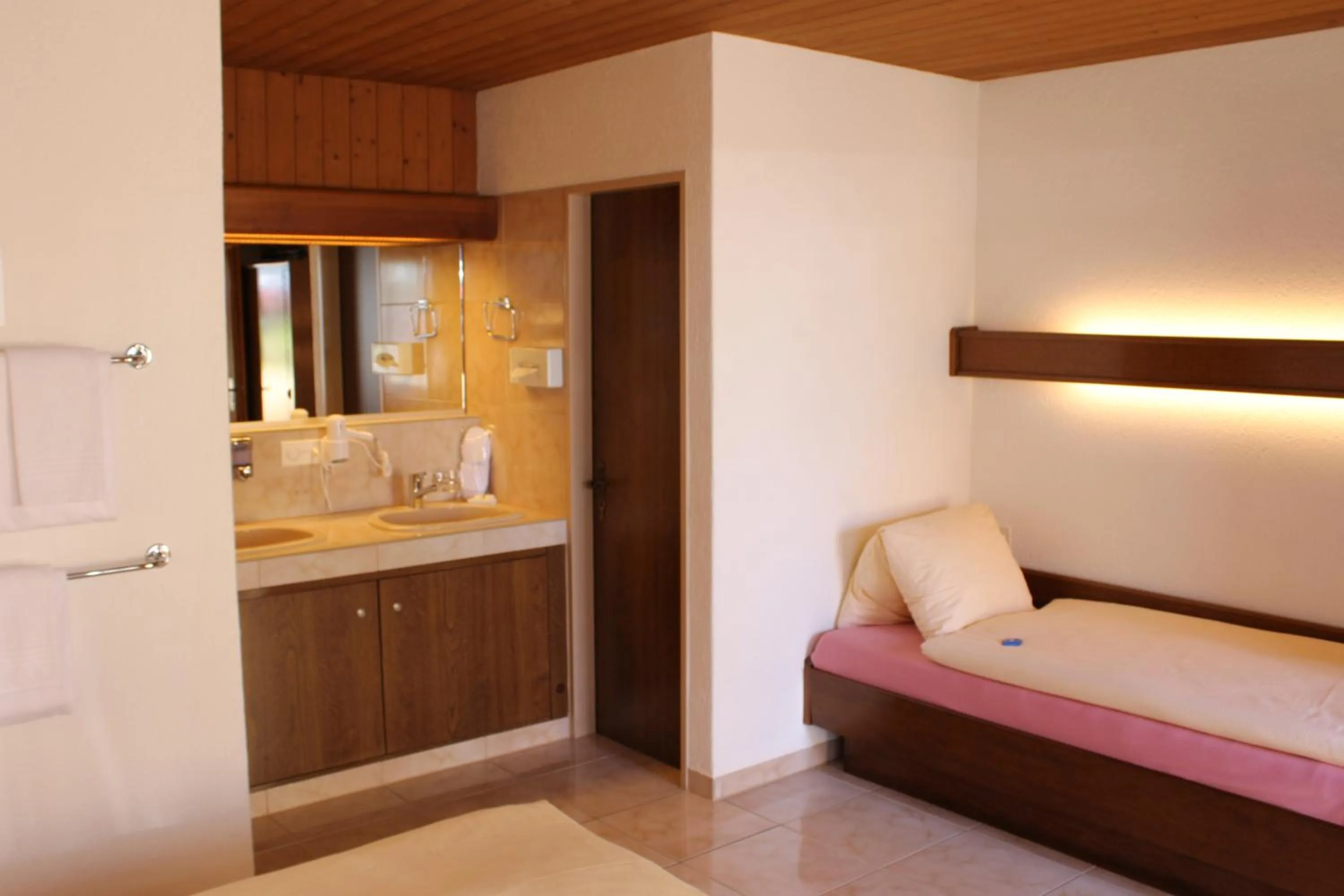 Bed in Hotel Glärnisch Hof