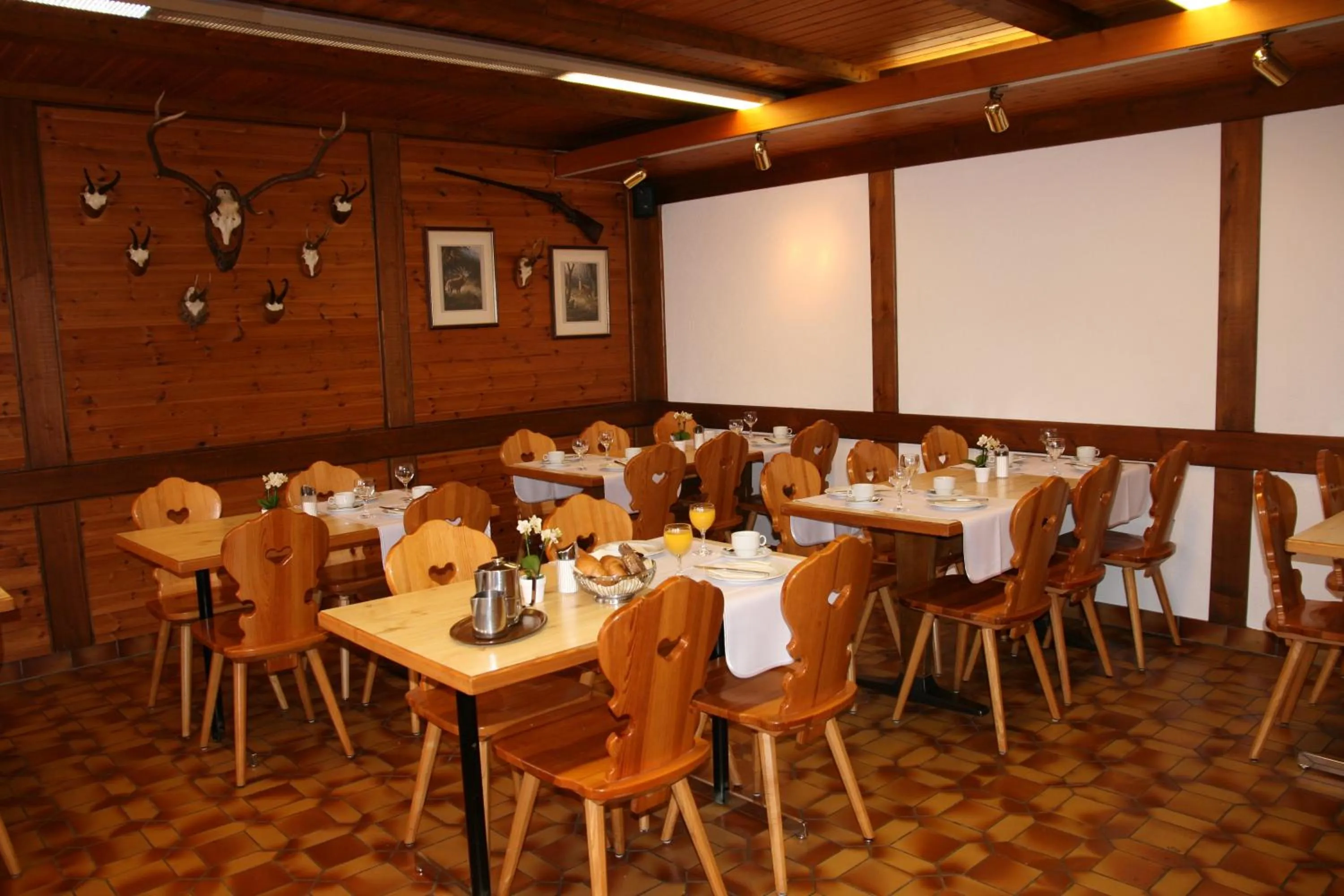 Restaurant/places to eat in Hotel Glärnisch Hof