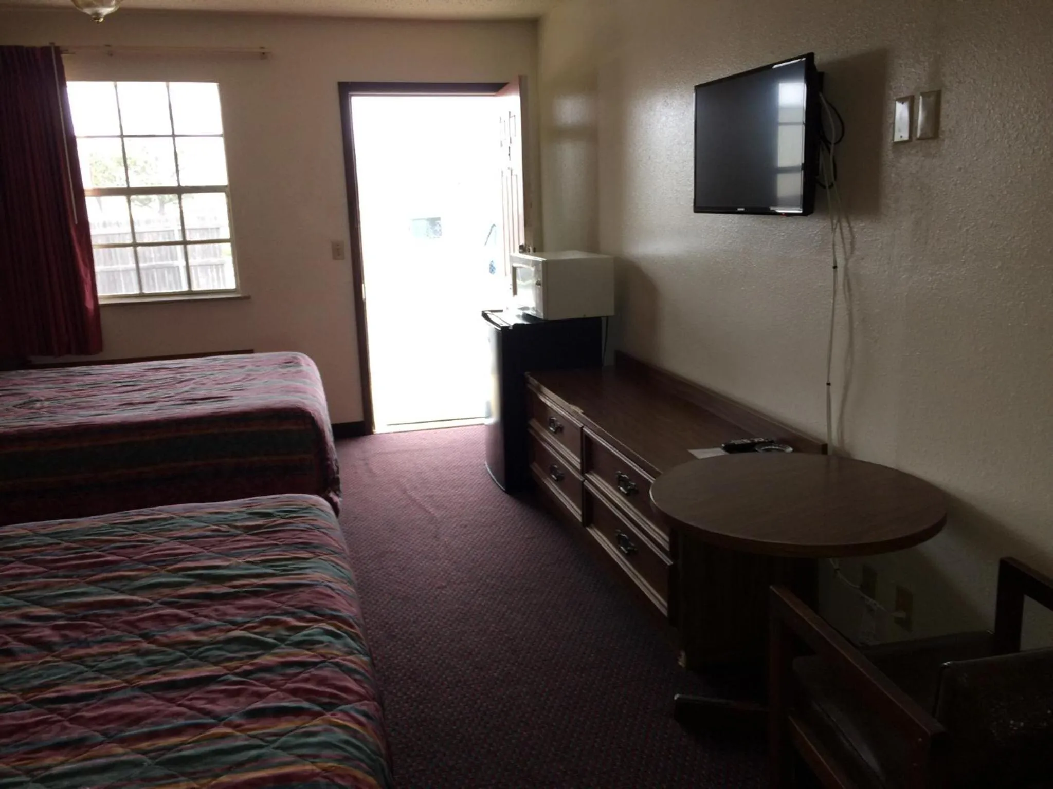 Photo of the whole room, Bed in Rexdale Inn