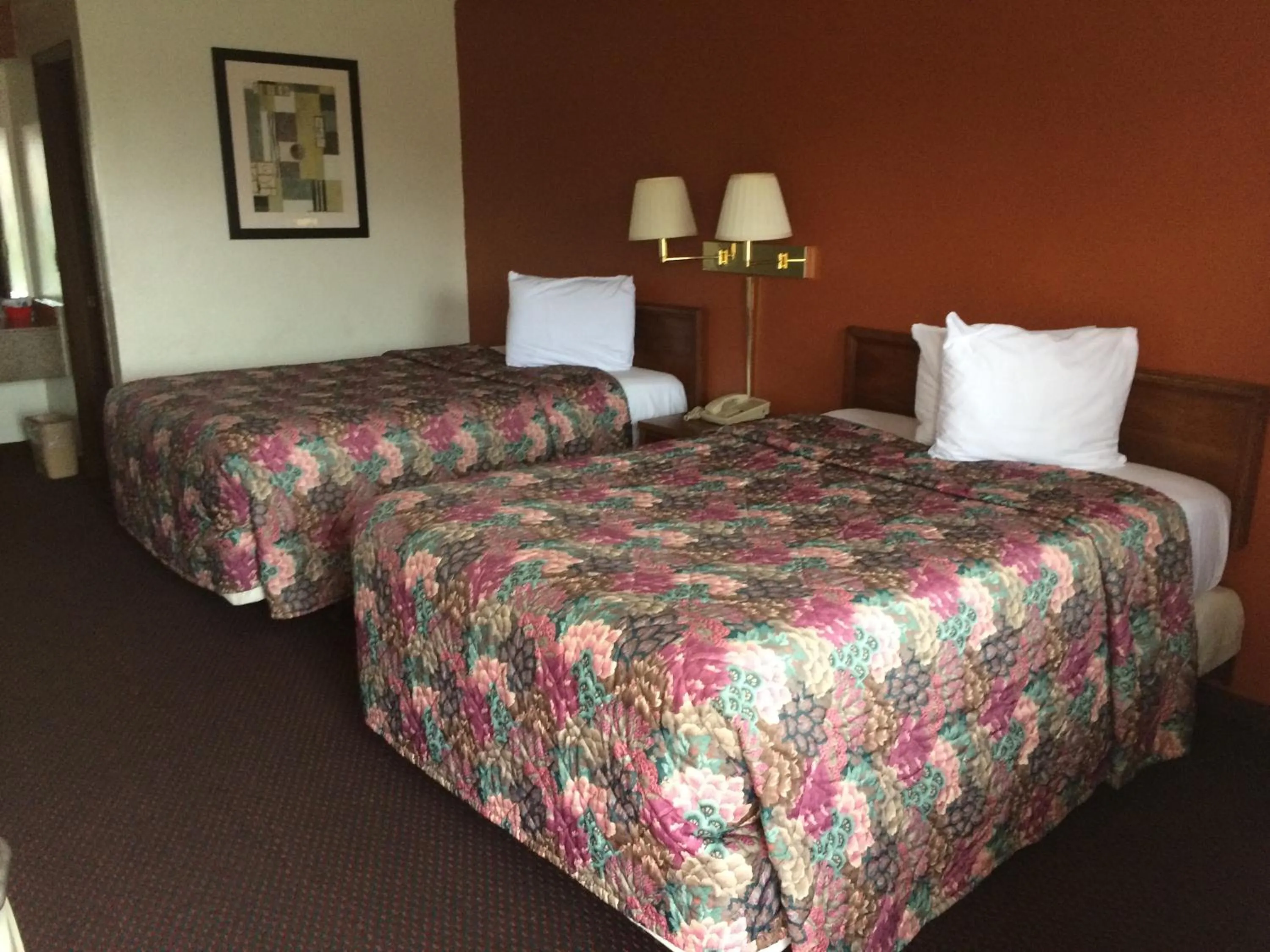 Photo of the whole room, Bed in Rexdale Inn