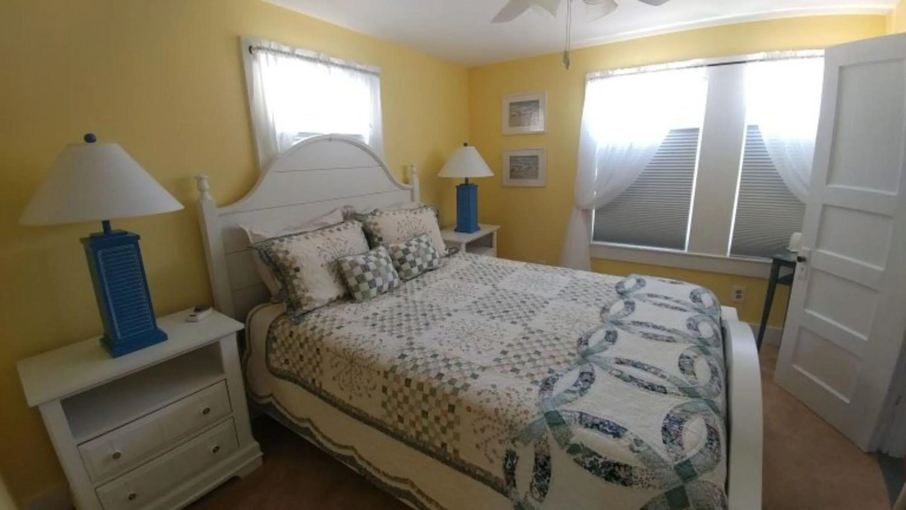 Other, Bed in 2 River Road Inn Cottages