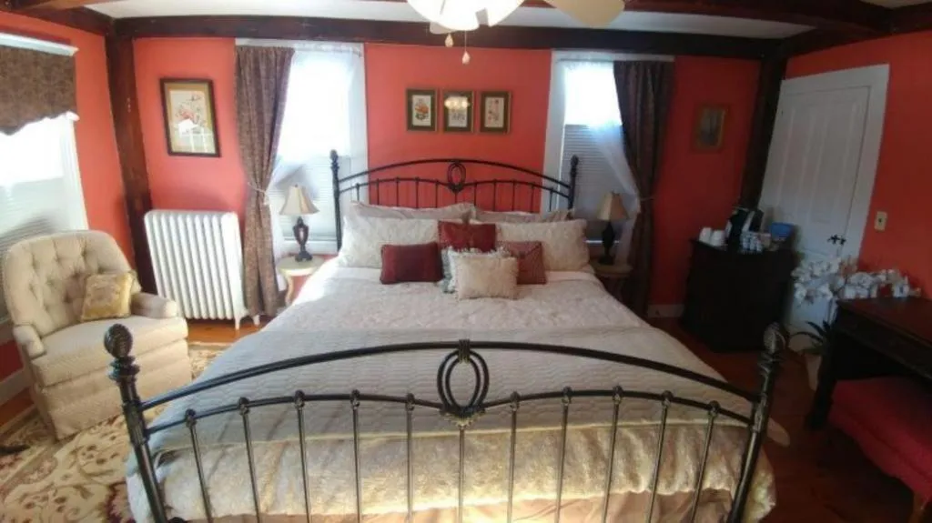 Other, Bed in 2 River Road Inn Cottages