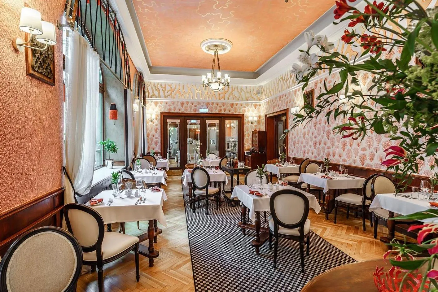 Restaurant/places to eat in Hotel H15 Francuski Old Town - Destigo Hotels