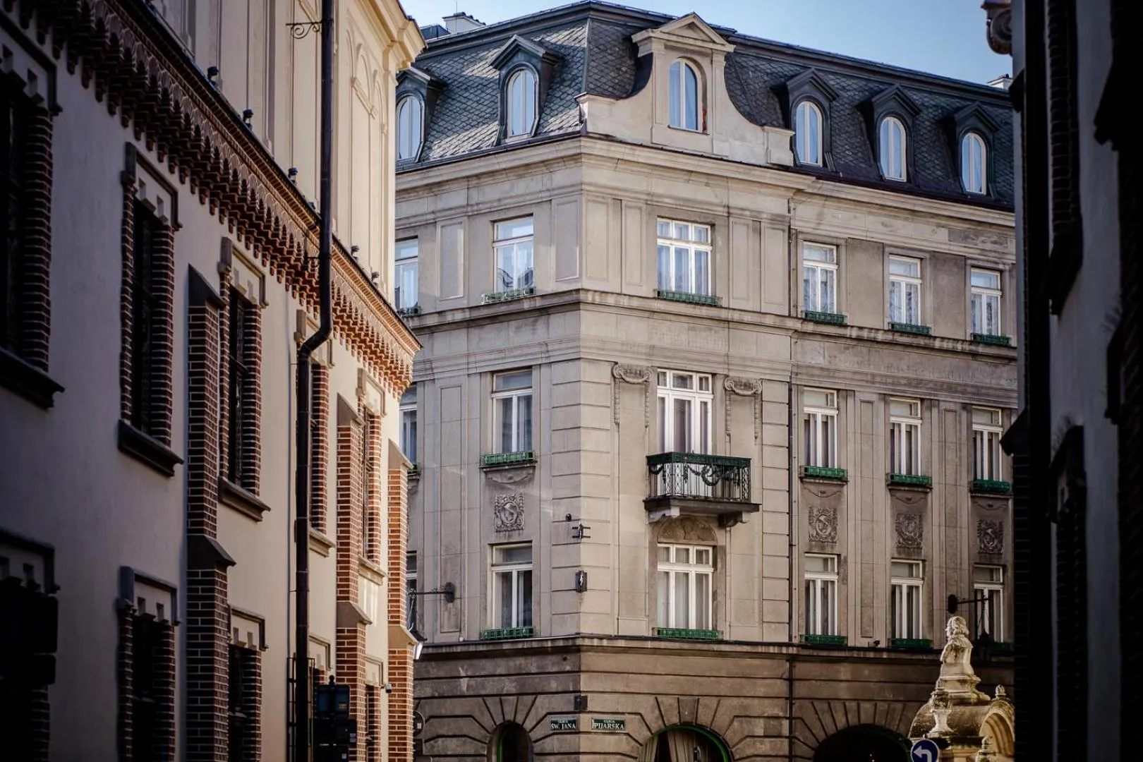 Property building in Hotel H15 Francuski Old Town - Destigo Hotels