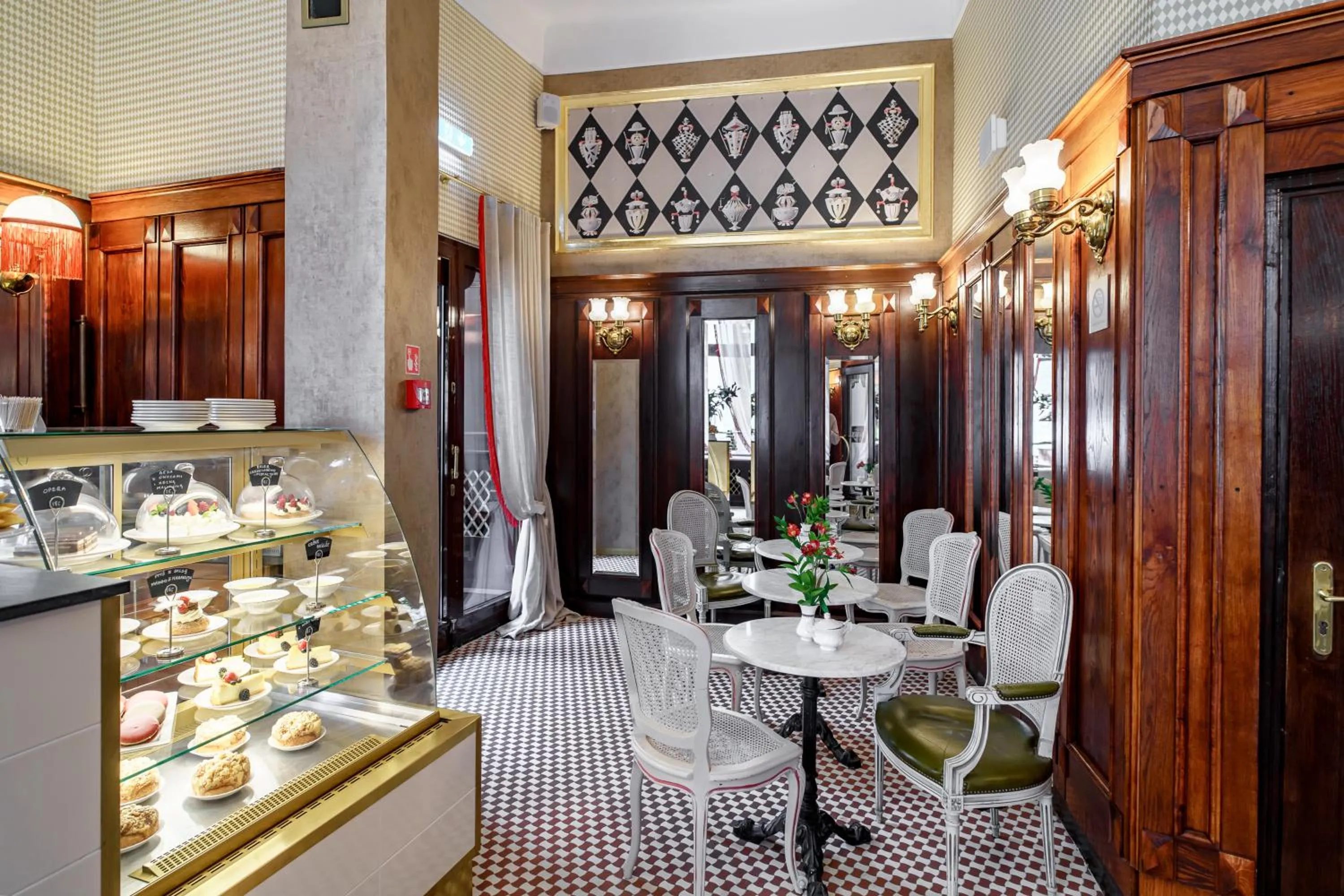 Restaurant/places to eat in Hotel H15 Francuski Old Town - Destigo Hotels