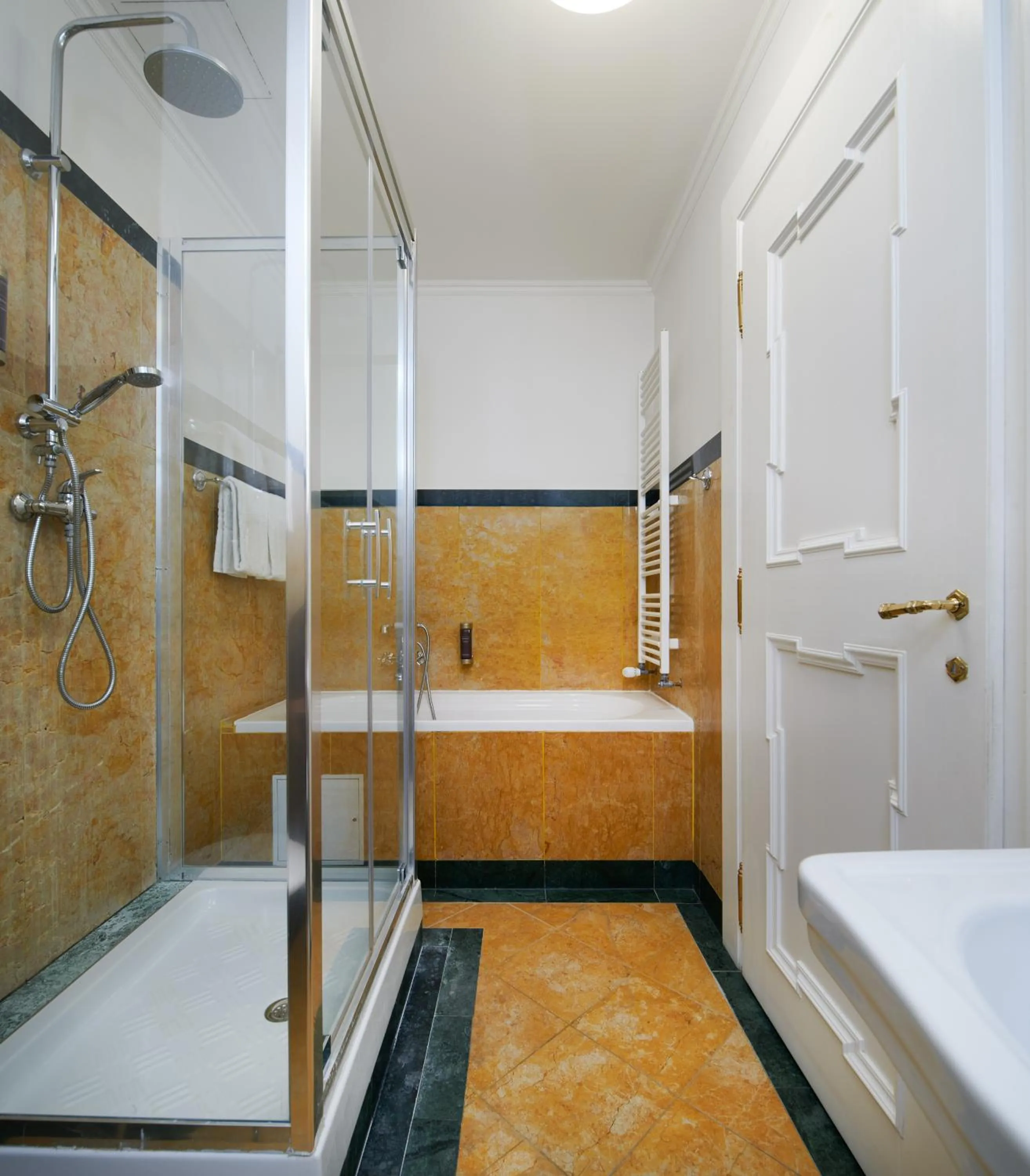 Shower in Charles Bridge Palace