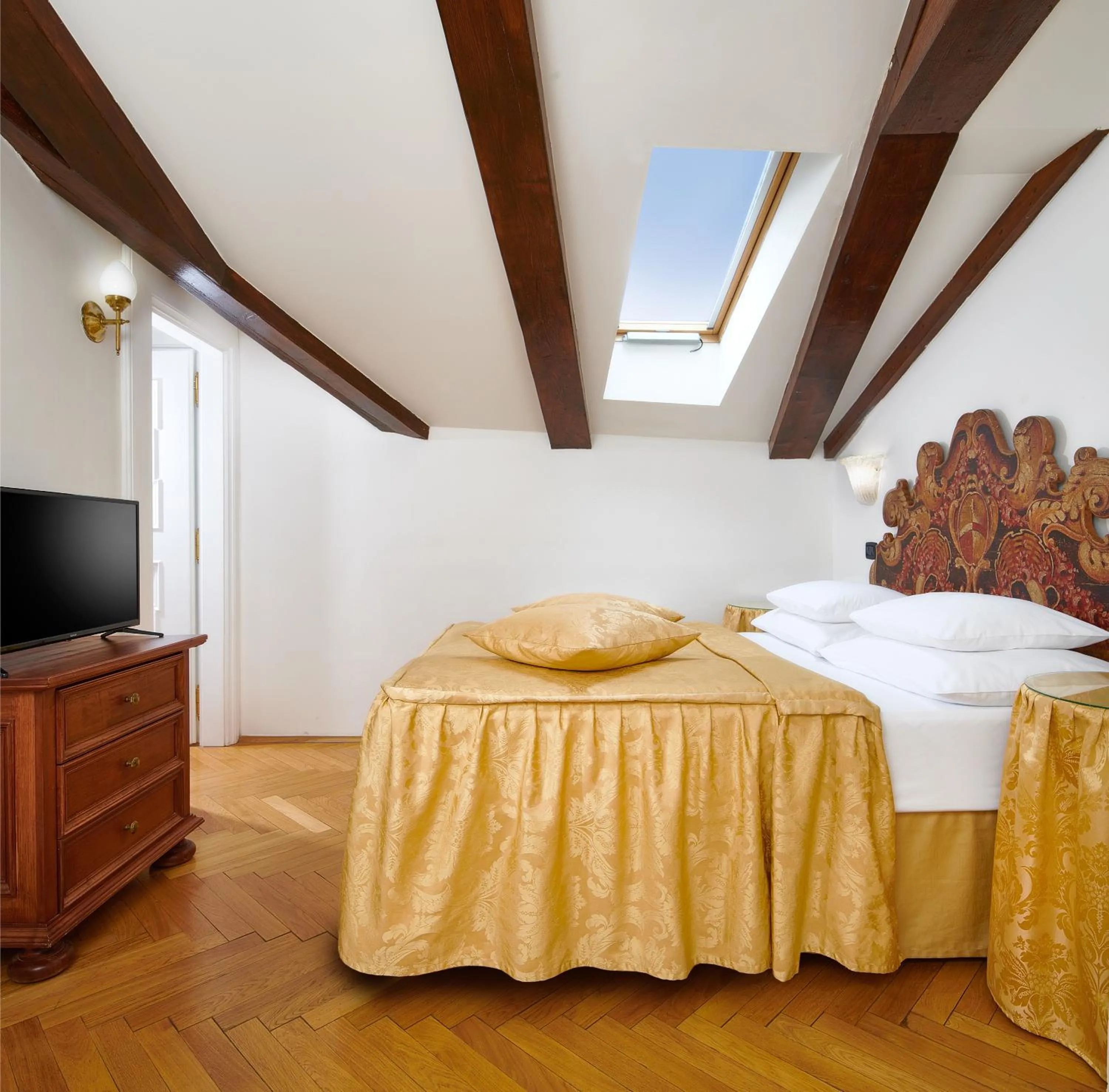 Bedroom, Bed in Charles Bridge Palace