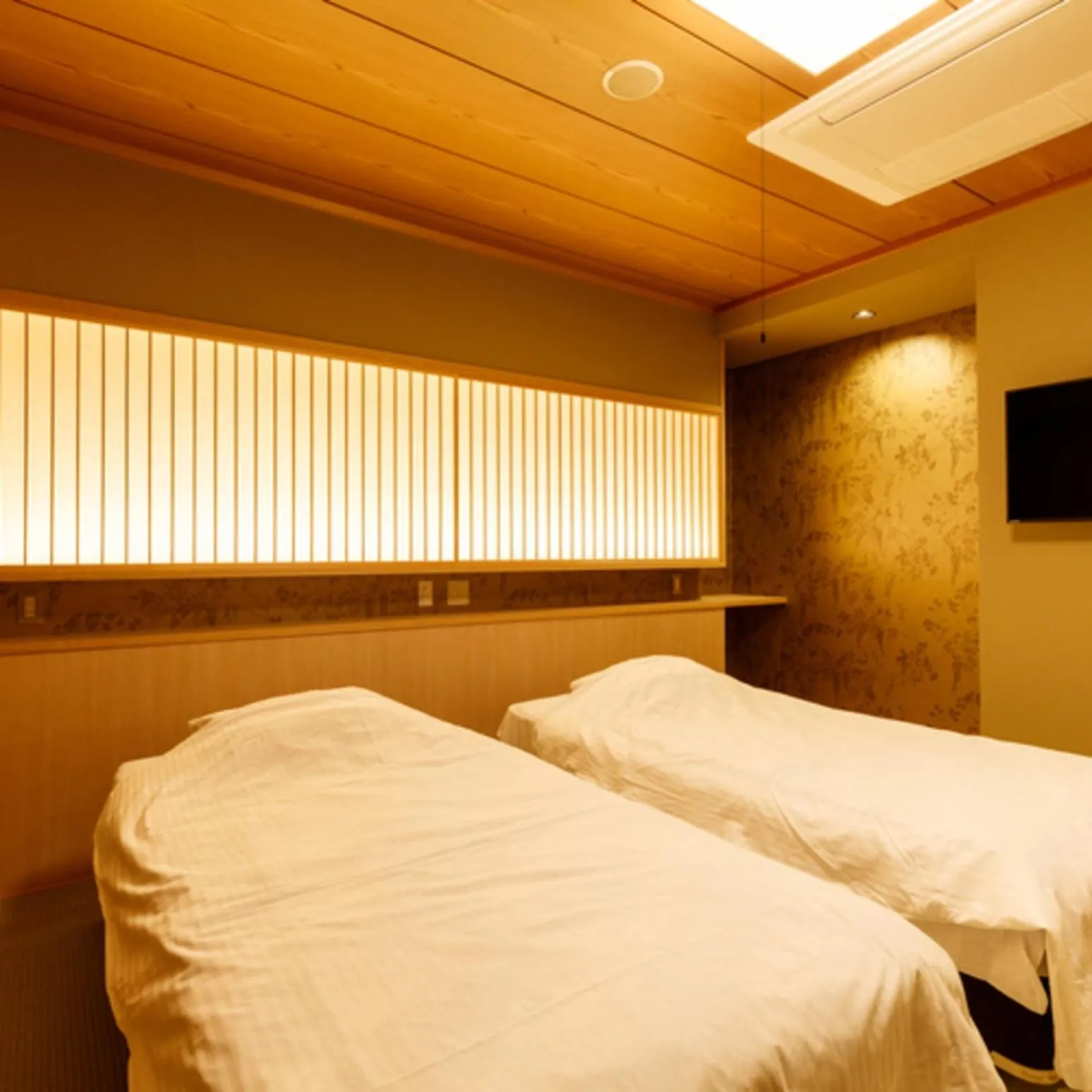 Photo of the whole room, Bed in Umemura Ryokan Uguisutei