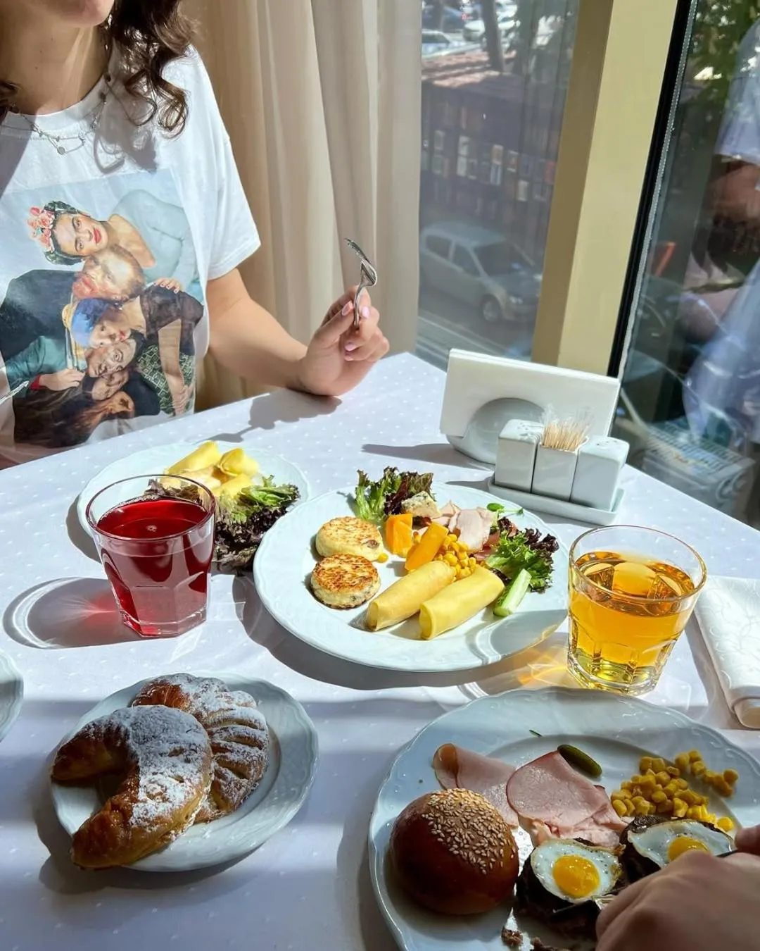 Food and drinks in Alexandrovskiy Hotel