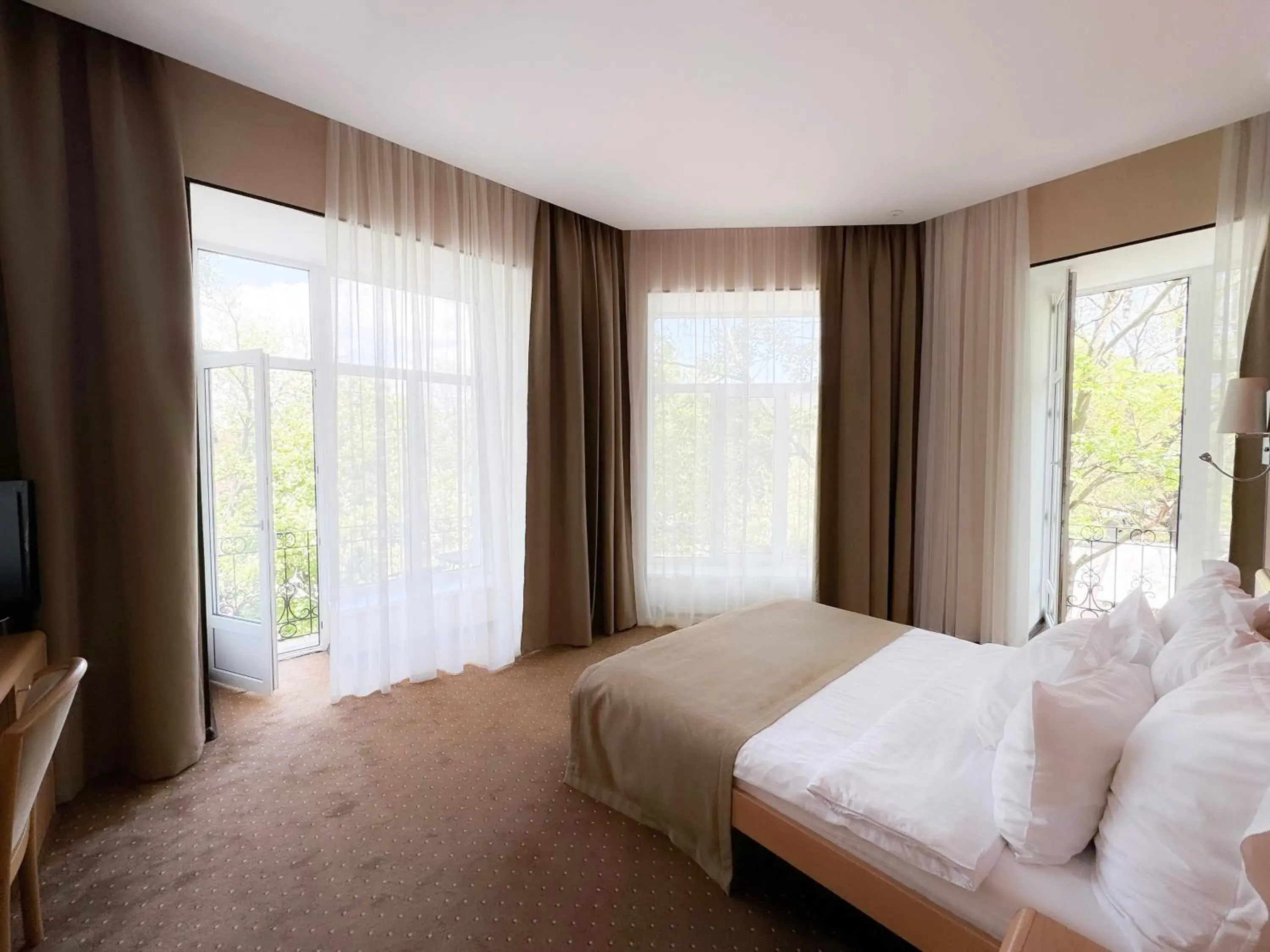 Junior Suite with Balcony - single occupancy in Alexandrovskiy Hotel Junior Suite with Balcony - single occupancy in Alexandrovskiy Hotel