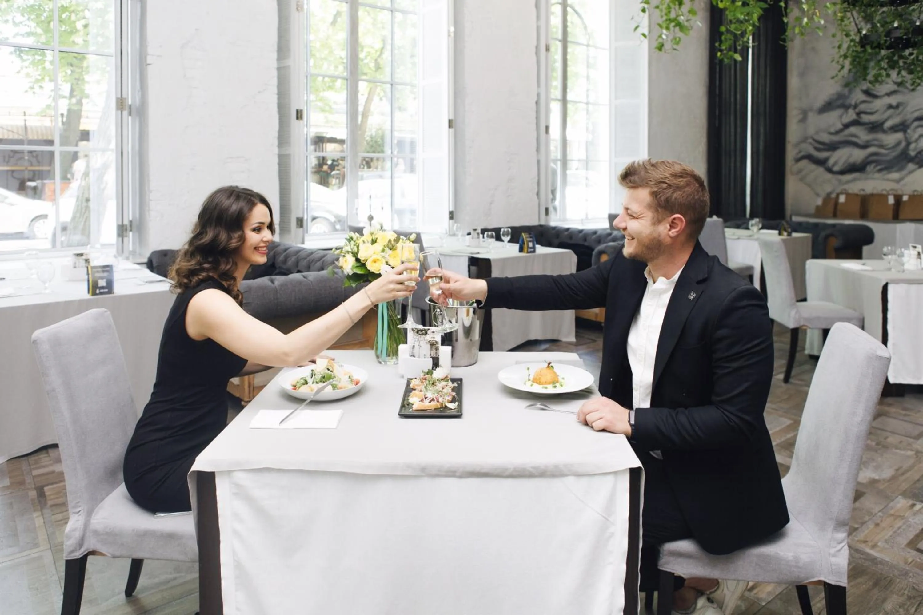 Restaurant/places to eat in Alexandrovskiy Hotel