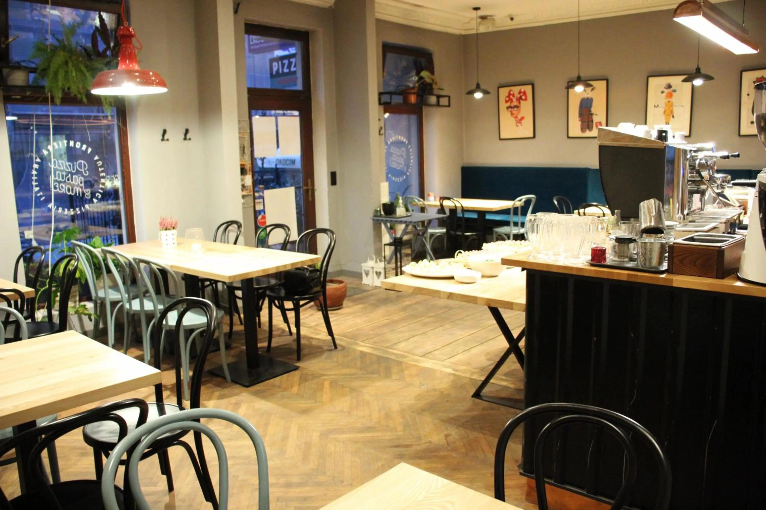 Restaurant/places to eat in Blooms