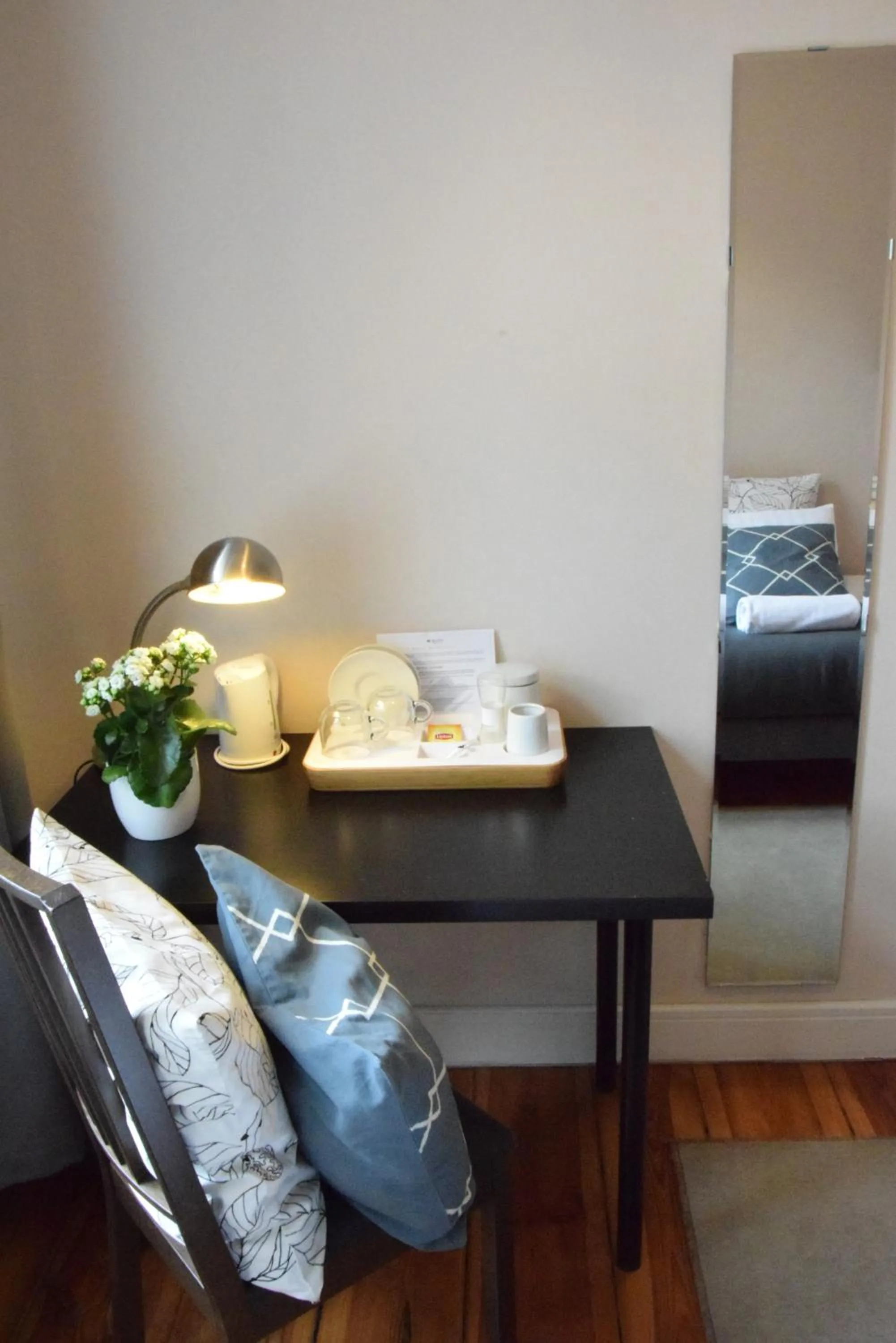 Coffee/tea facilities in Blooms