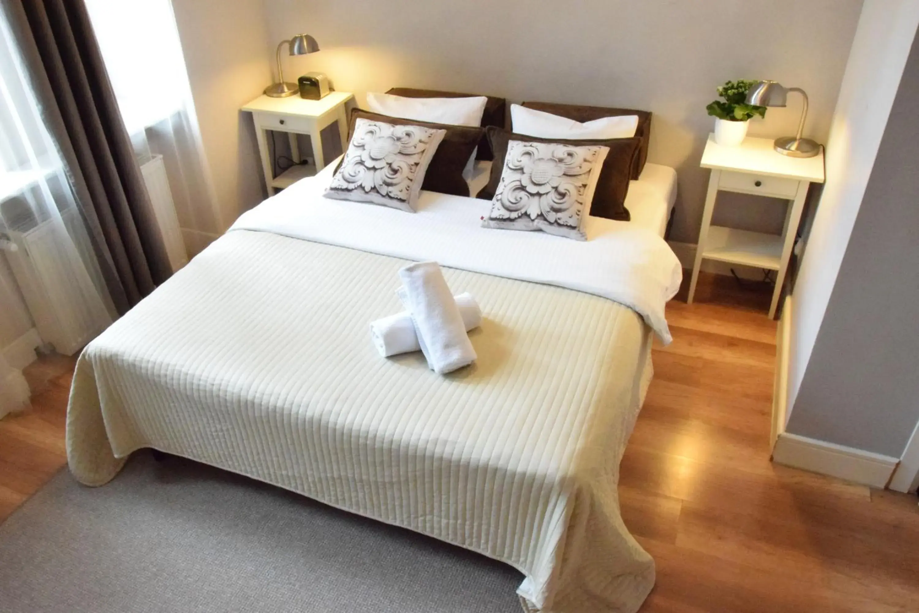 Deluxe Double Room in Blooms Deluxe Double Room in Blooms