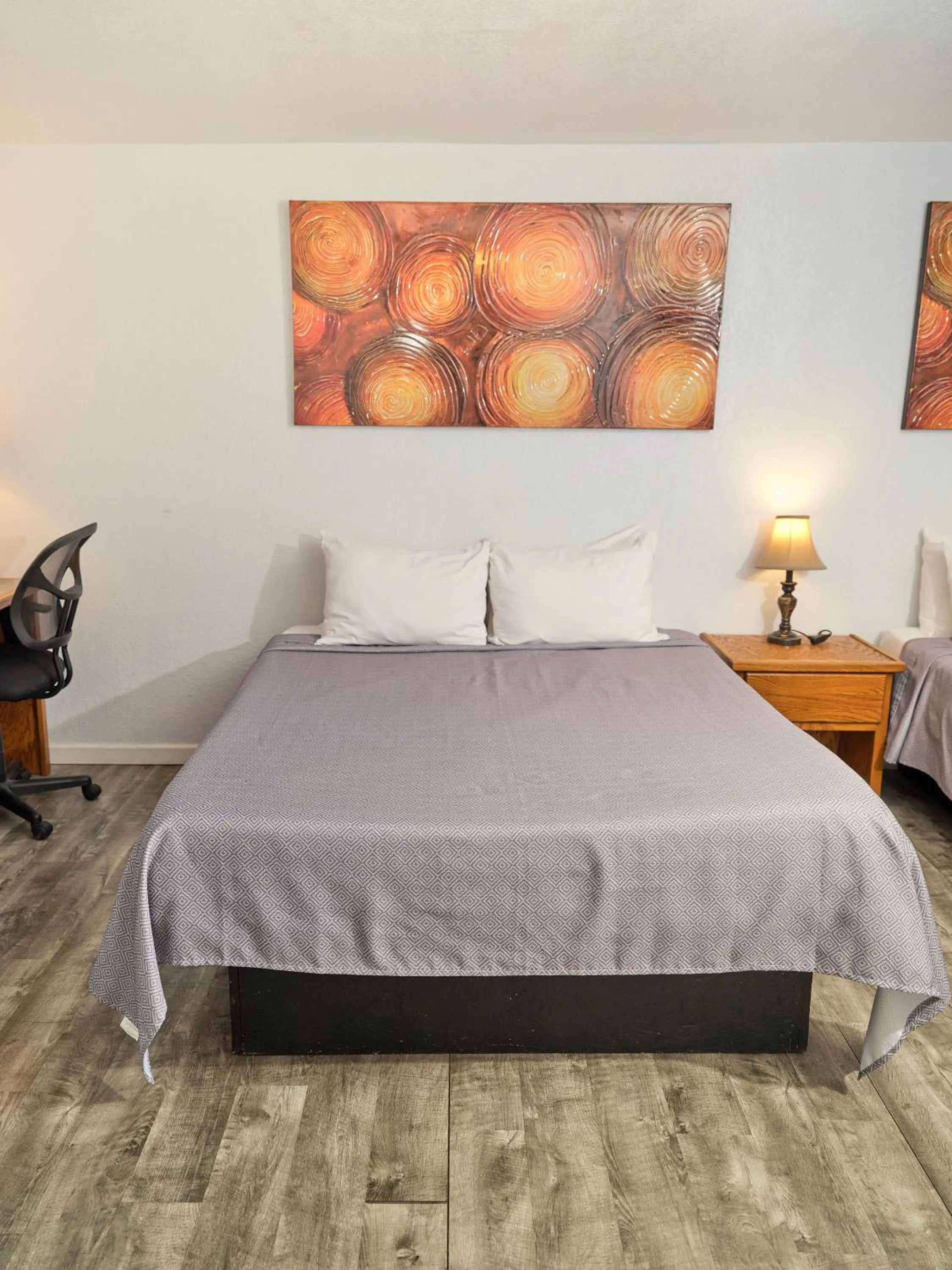 Bedroom, Bed in The Oakwood Inn