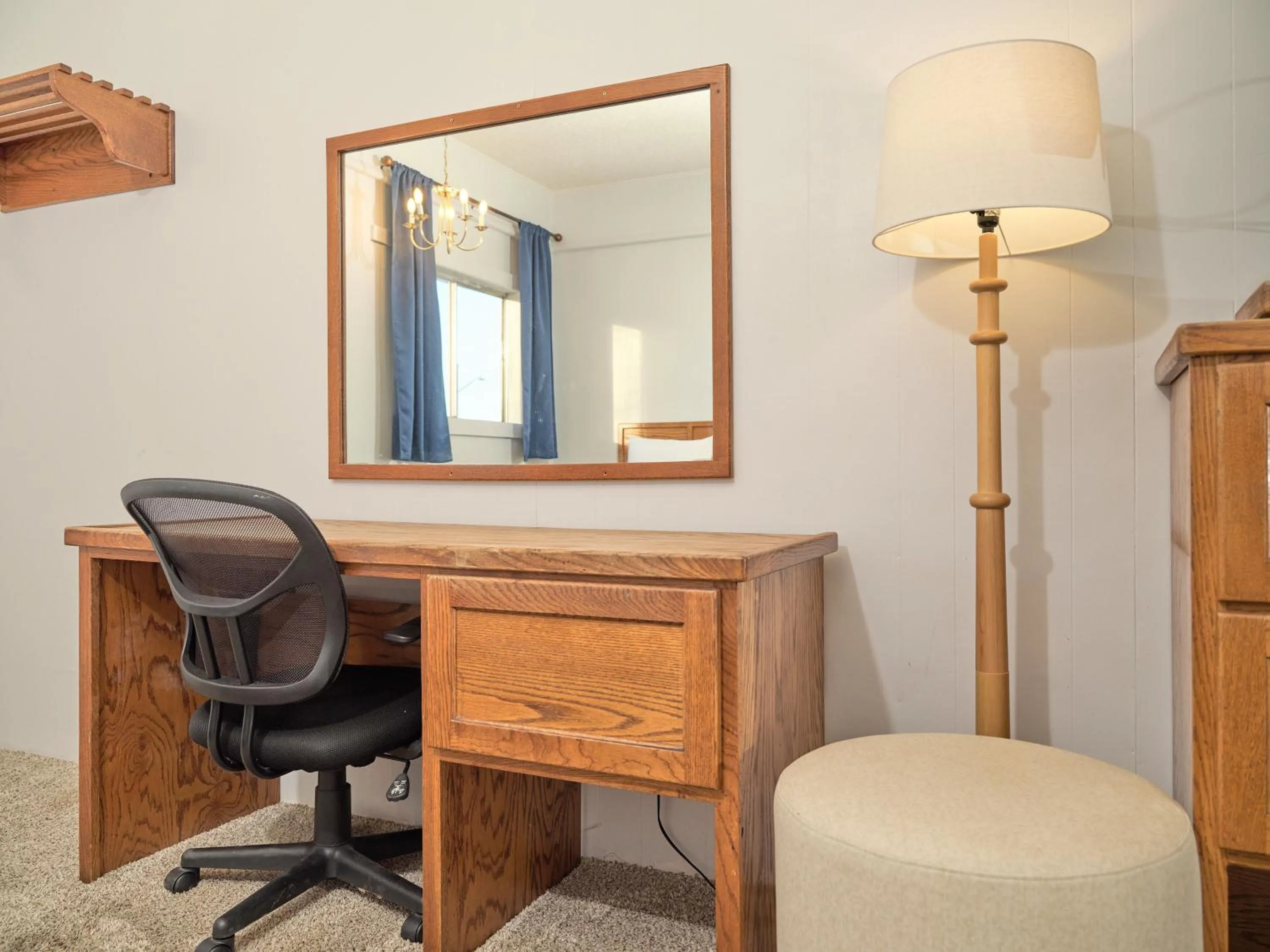 Bedroom in The Oakwood Inn