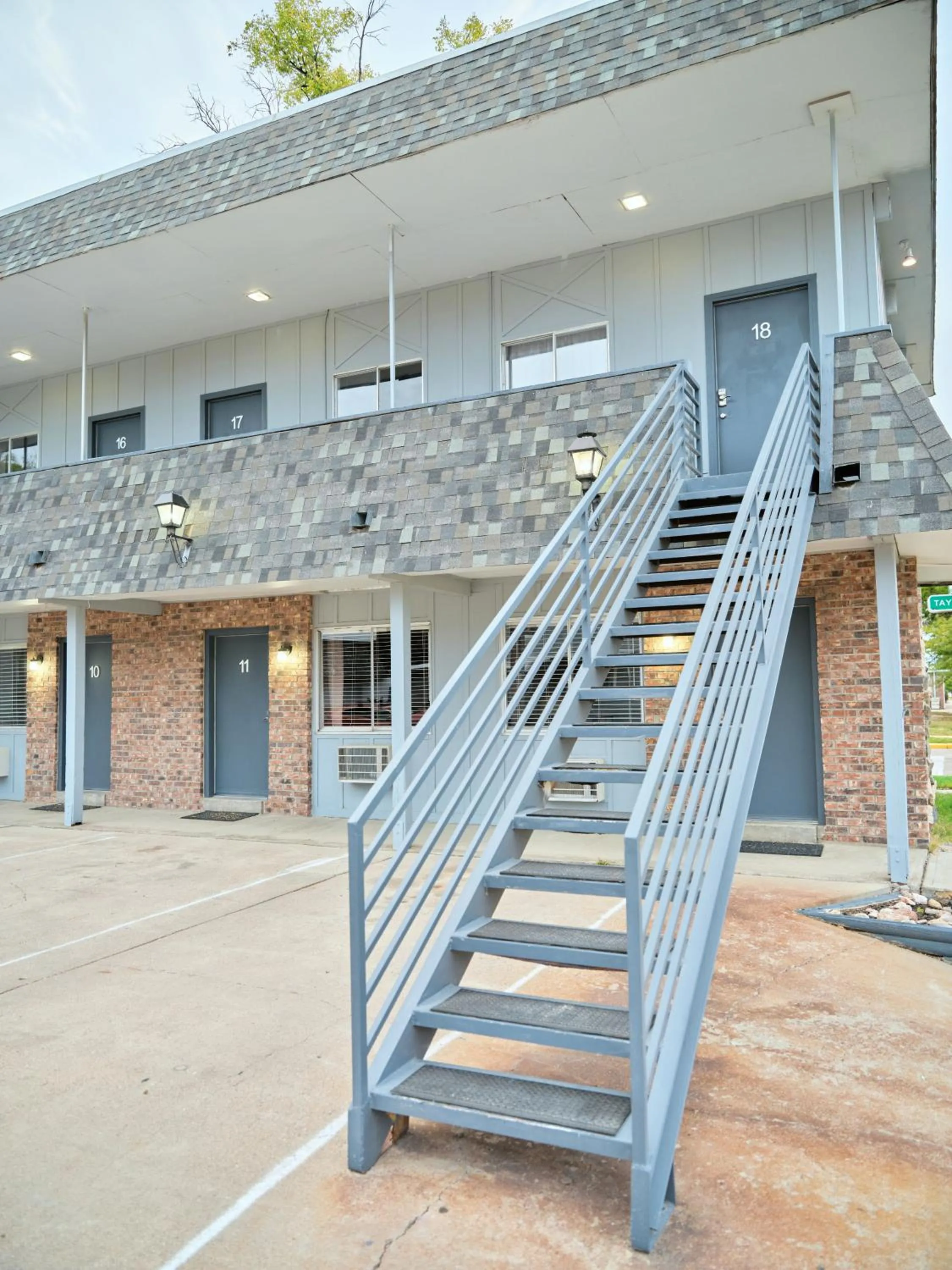 Property building in The Oakwood Inn